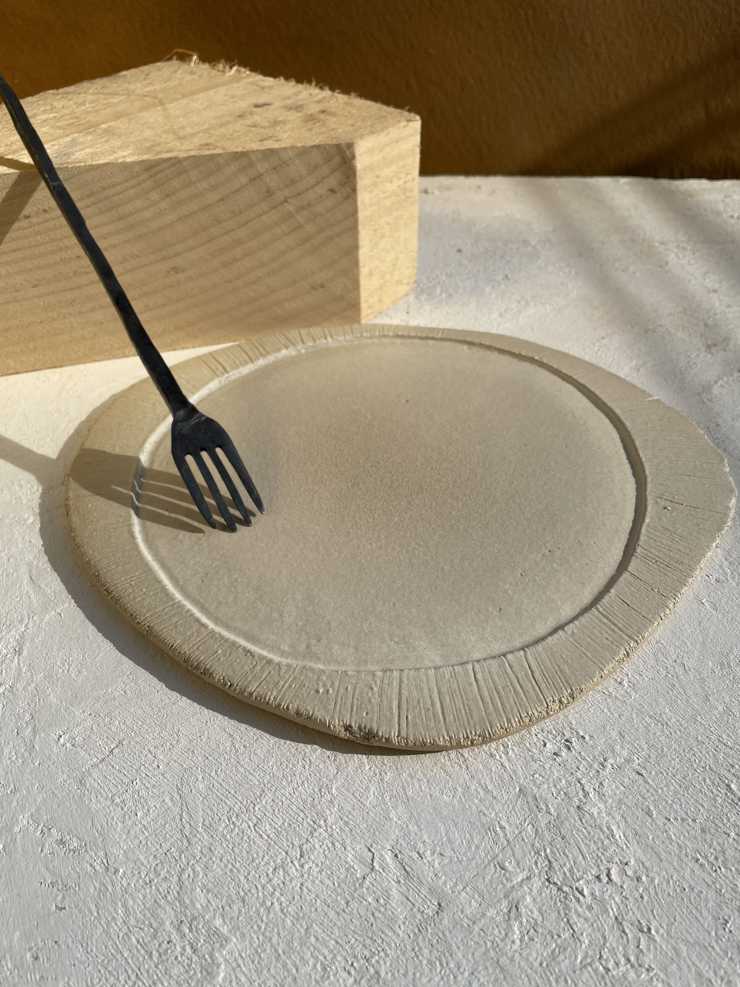 CARVED DISPLAY PLATE IN SALT