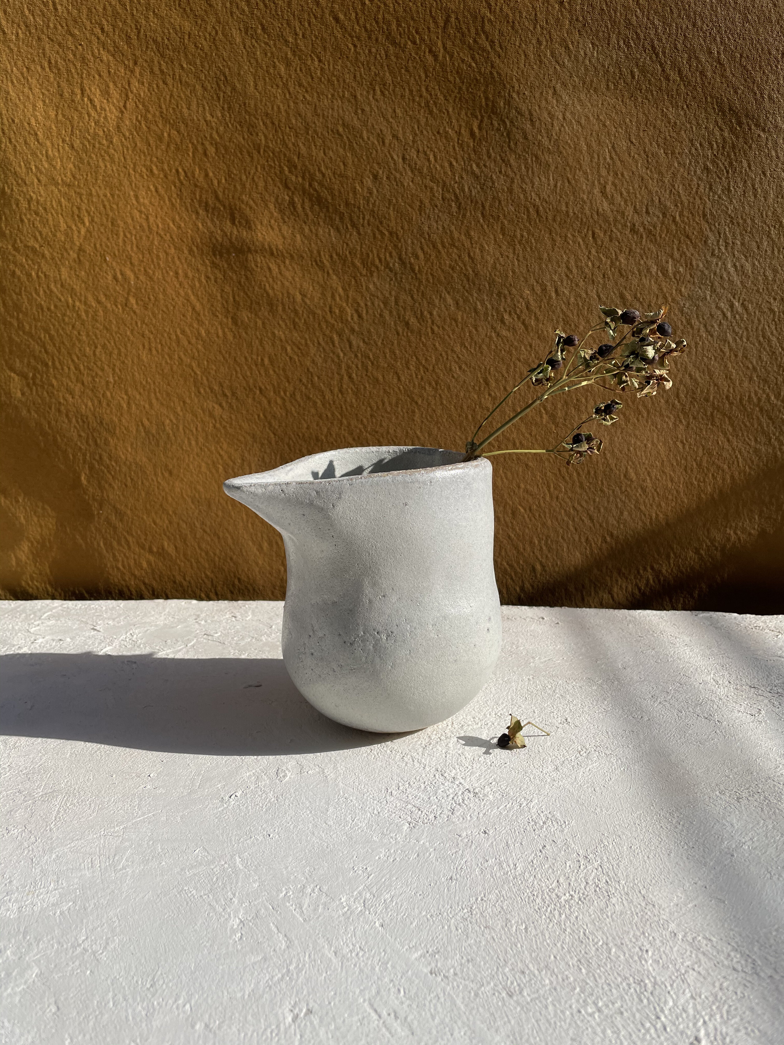 SMALL POUR VESSEL IN MIST