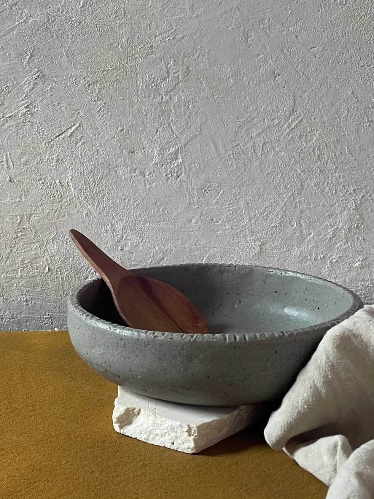 ROUND_SERVING_GREY_3.jpg