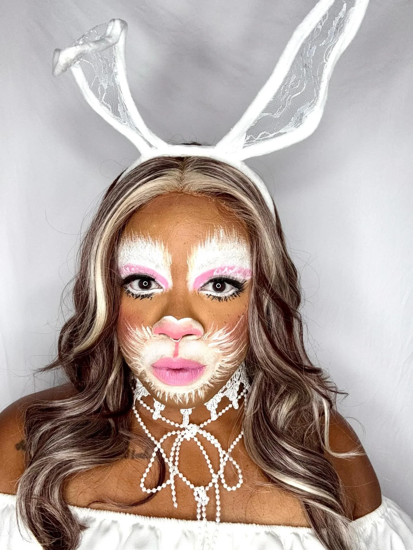 The hurrier I go, the behinder I get

#whiterabbitcosplay #aliceinwonderlandcosplay #blackwomenincostume #blackgirlcosplay #rabbitmakeup #halloweenmakeup #halloweeninspo