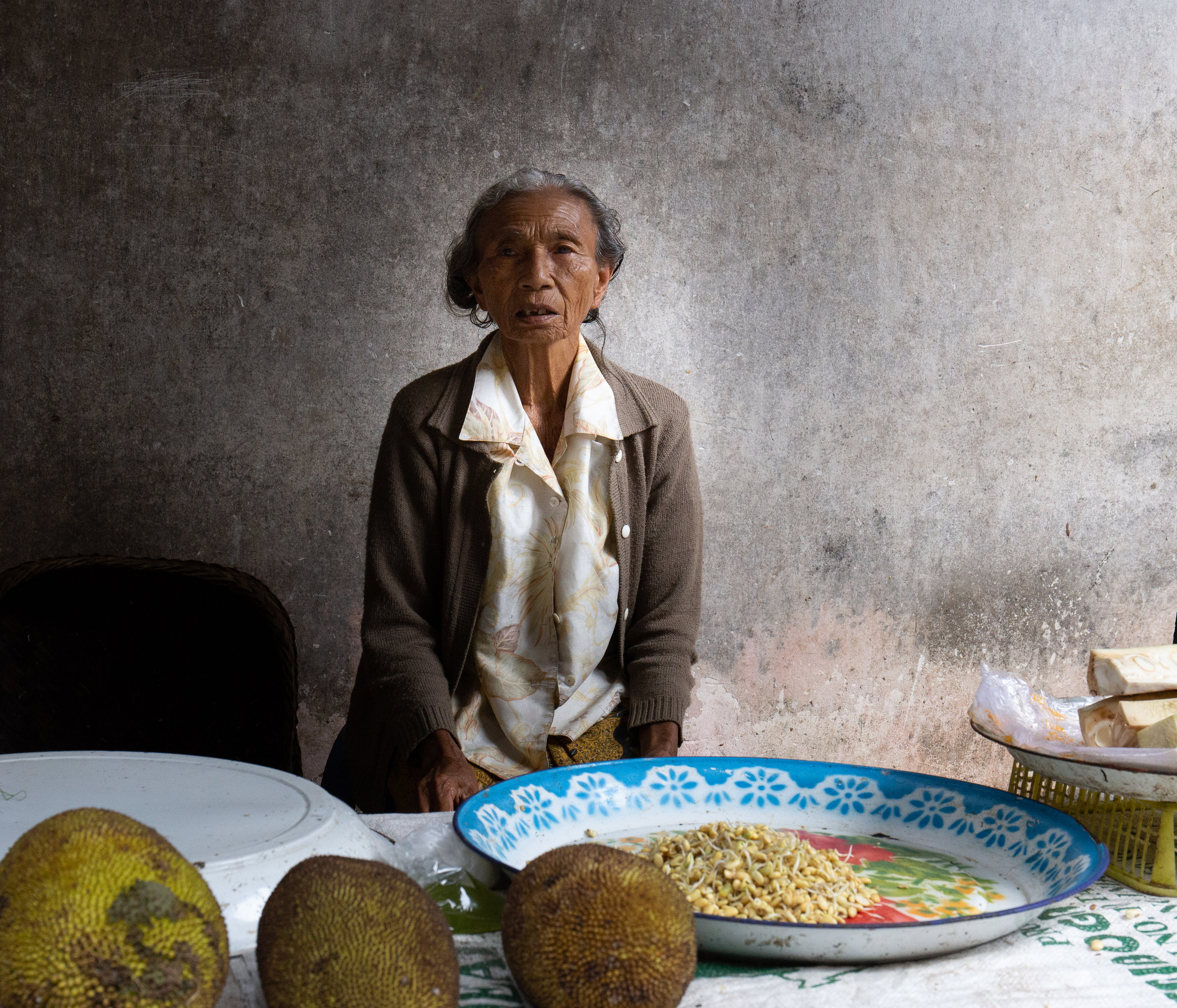 Ubud Market Lady selling Jackfruit