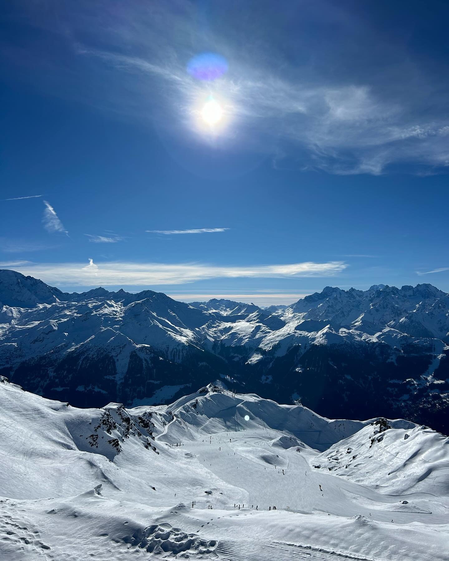 A week in Verbier with the BEST hosts and company 🎿🫶🏔️

Where to stay?
Private chalet (many options!)
Experimental Chalet
W Verbier

Where to lunch?
Le Carrefour
Le Rouge
Au Vieux

And the instructor everyone needs - @verbier_ski_instructor 

#ski