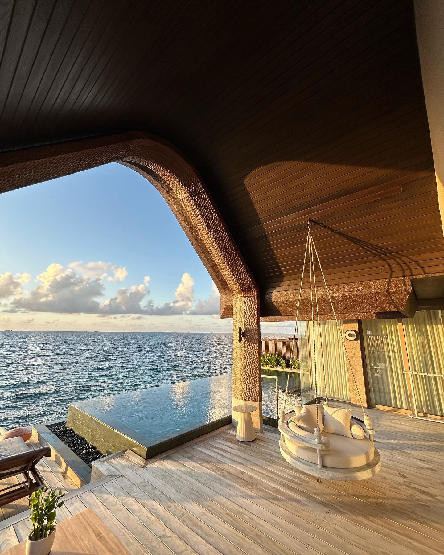 Maldives in August ☀️ 

1. Grand Ocean Villa @joalibeing 
2. The best spa (ever!) @joalibeing 
3. Ocean Pool Villa @milaidhoo 
4. Swimming with Manta Rays @milaidhoo 
5. Sunrise @gili.lankanfushi 
6. Island life during sunset @gili.lankanfushi 

8 ni