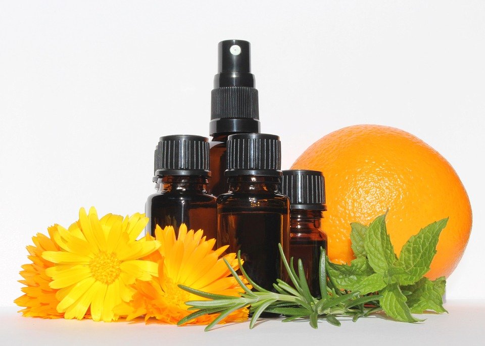 Les huiles essentielles pour la santé et l'épanouissement ! Formation en  aromathérapie - TRENDIMI