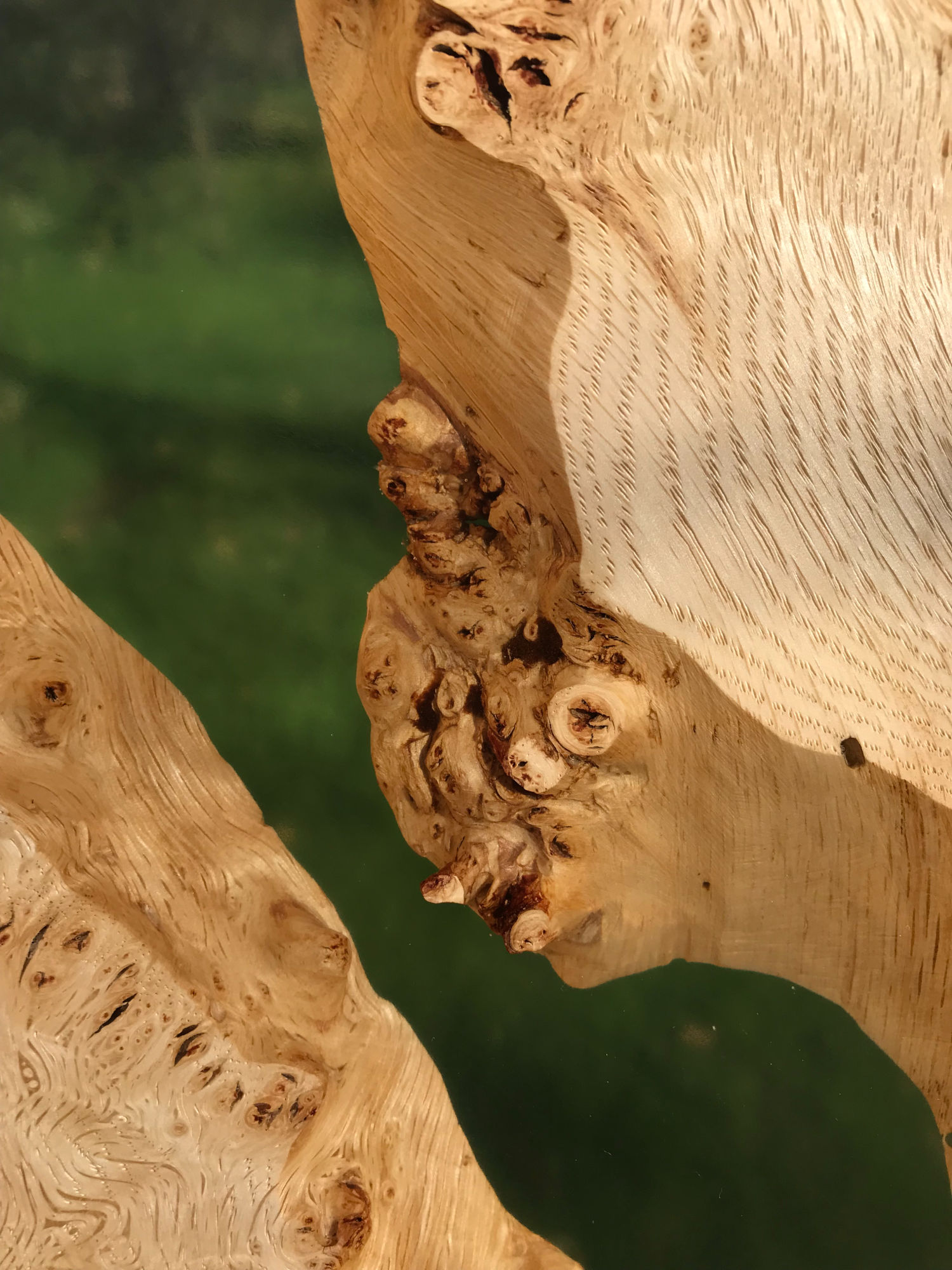 Yes, there is clear resin between those two pieces of wood!