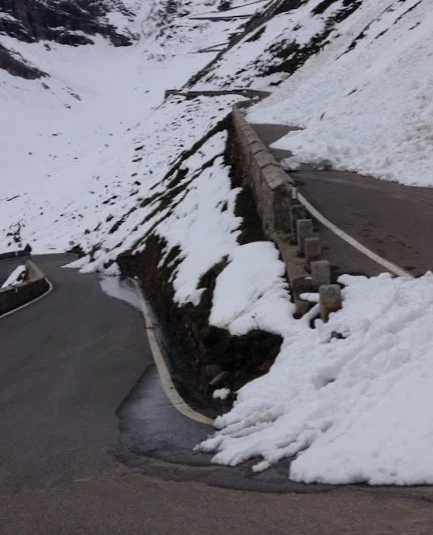 Italian roads ahead of the GIro. (pic by D. Bennett)