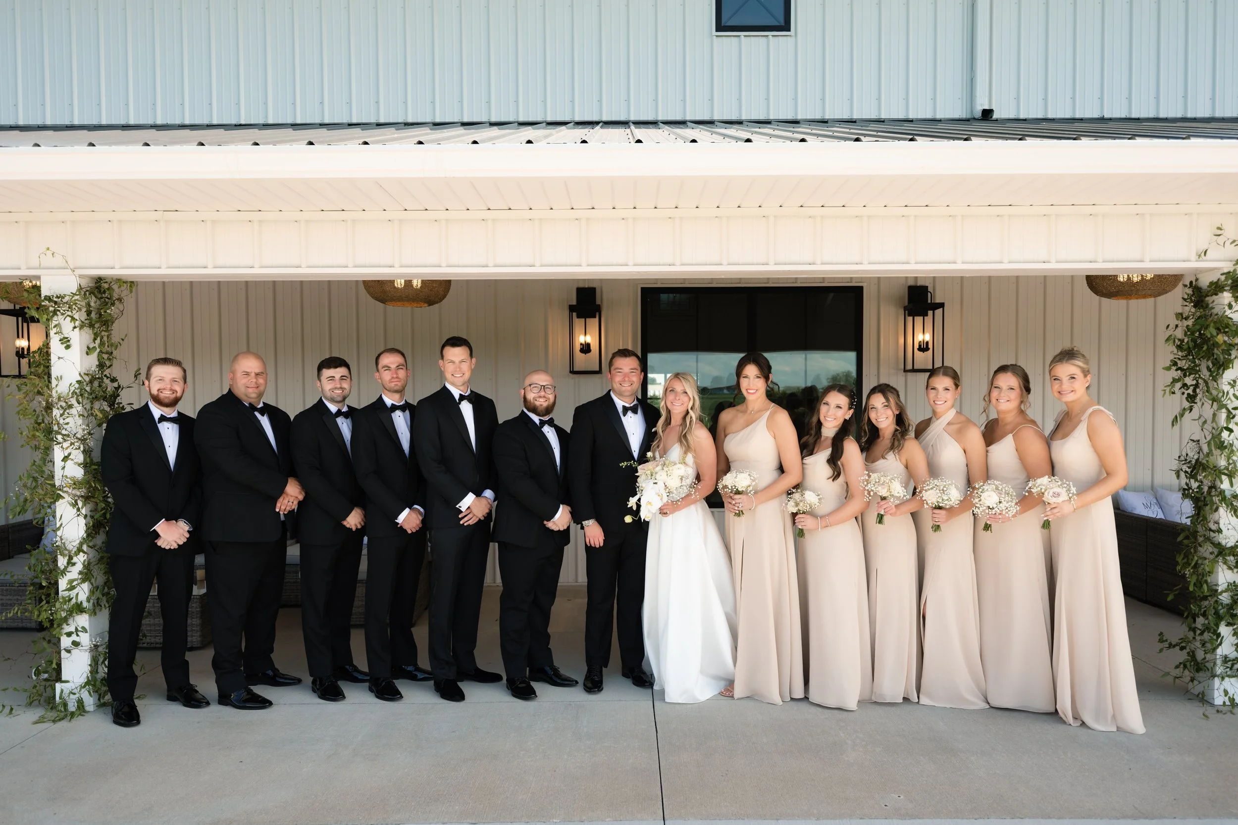 ForeverGreenStudios_Macy+Bodi_AshtonHillFarm_CedarRapids_Macy+Bodi_Veranda_950.jpg