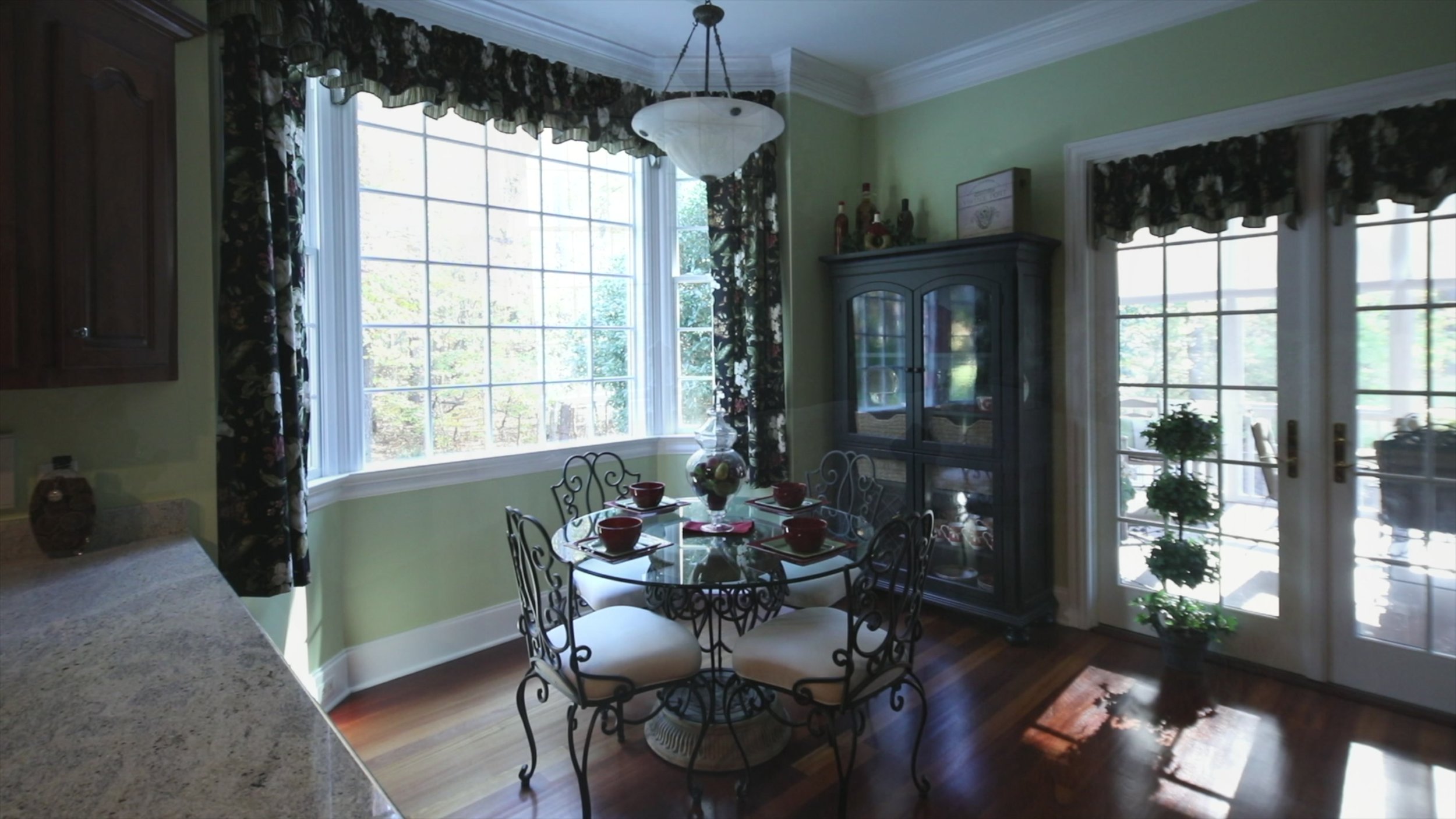 04 Breakfast Nook.jpg