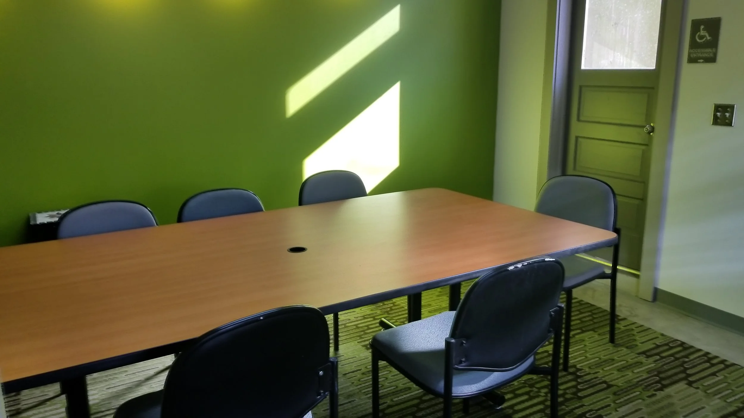 Members can use the conference room to hold meetings, workshops or other business-related events. 
