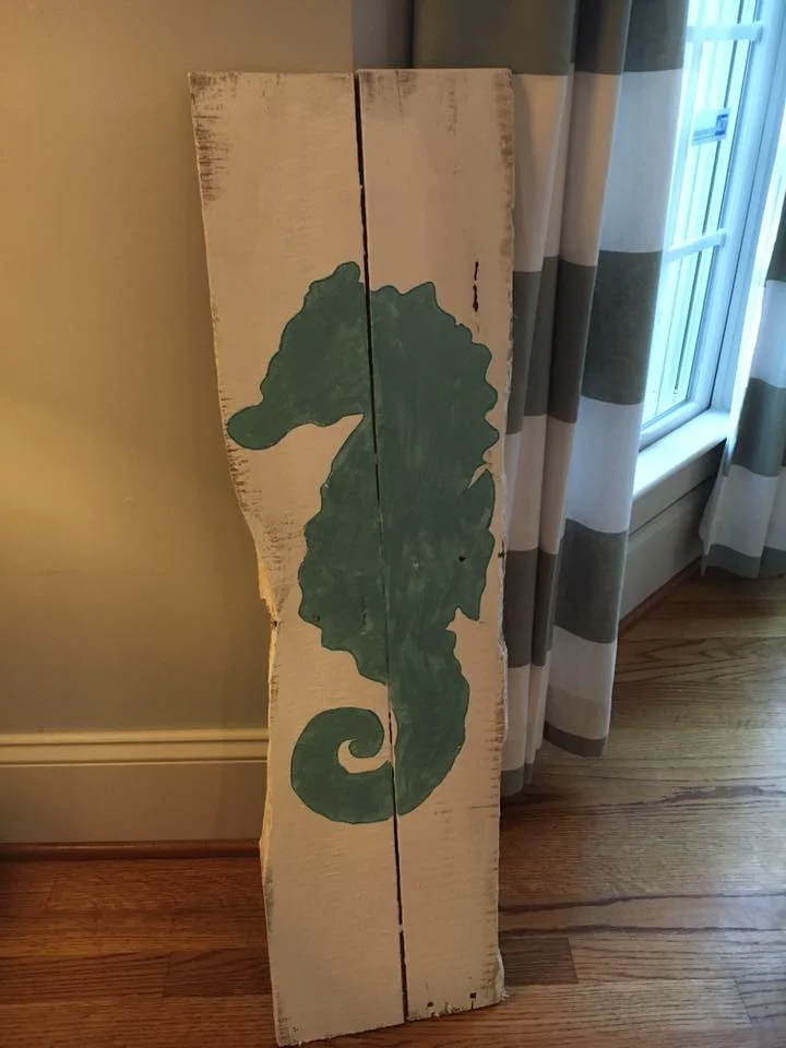 seahorse pallet sign.jpg
