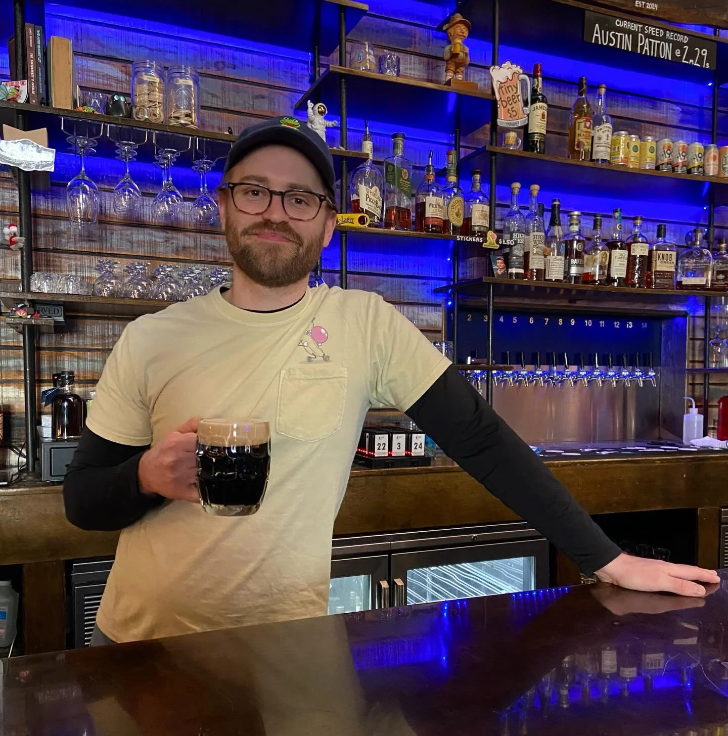 🍻 WE&rsquo;RE OPEN TODAY - Monday 1/26 🍻 

While it&rsquo;s still cold outside, we have a warm brewery and a nice fire going! Come hang out with Trey who is behind the bar today from 3-9. Get a pour of your favorite Bluewood beer or grab a 4-pack t