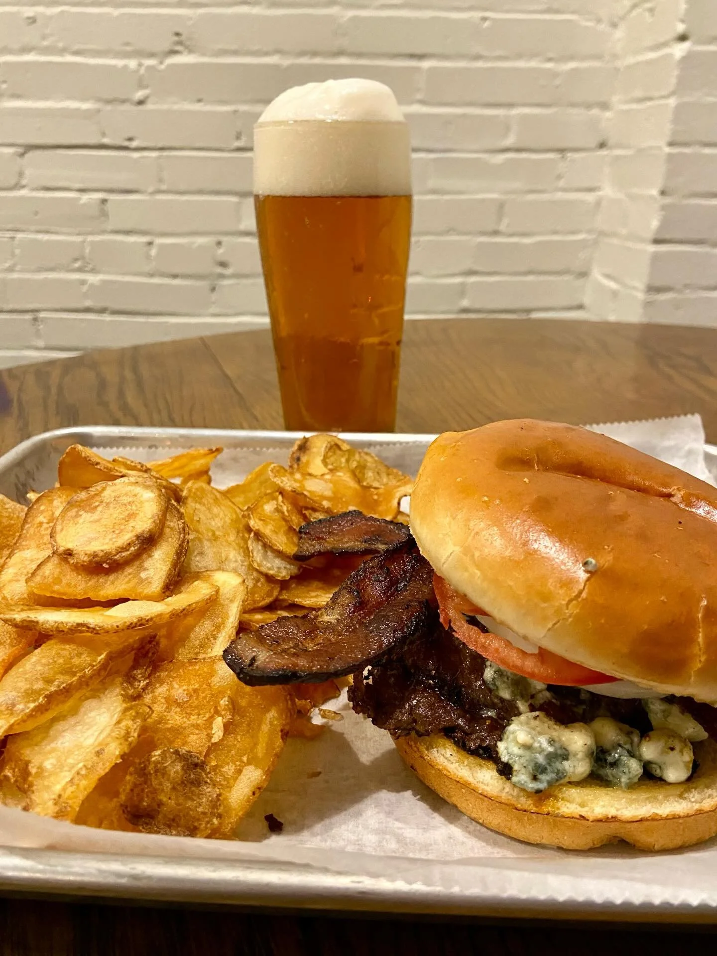 🍔 NEW BURGER SPECIAL 🍔

Who&rsquo;s hungry for dinner? 🙋🏼&zwj;♀️ Come in and try our new burger special. Featuring locally sourced beef from our partnership with Krupski Angus Farms, this Blackened Bacon &amp; Blue Cheese Burger is delicious! Pai