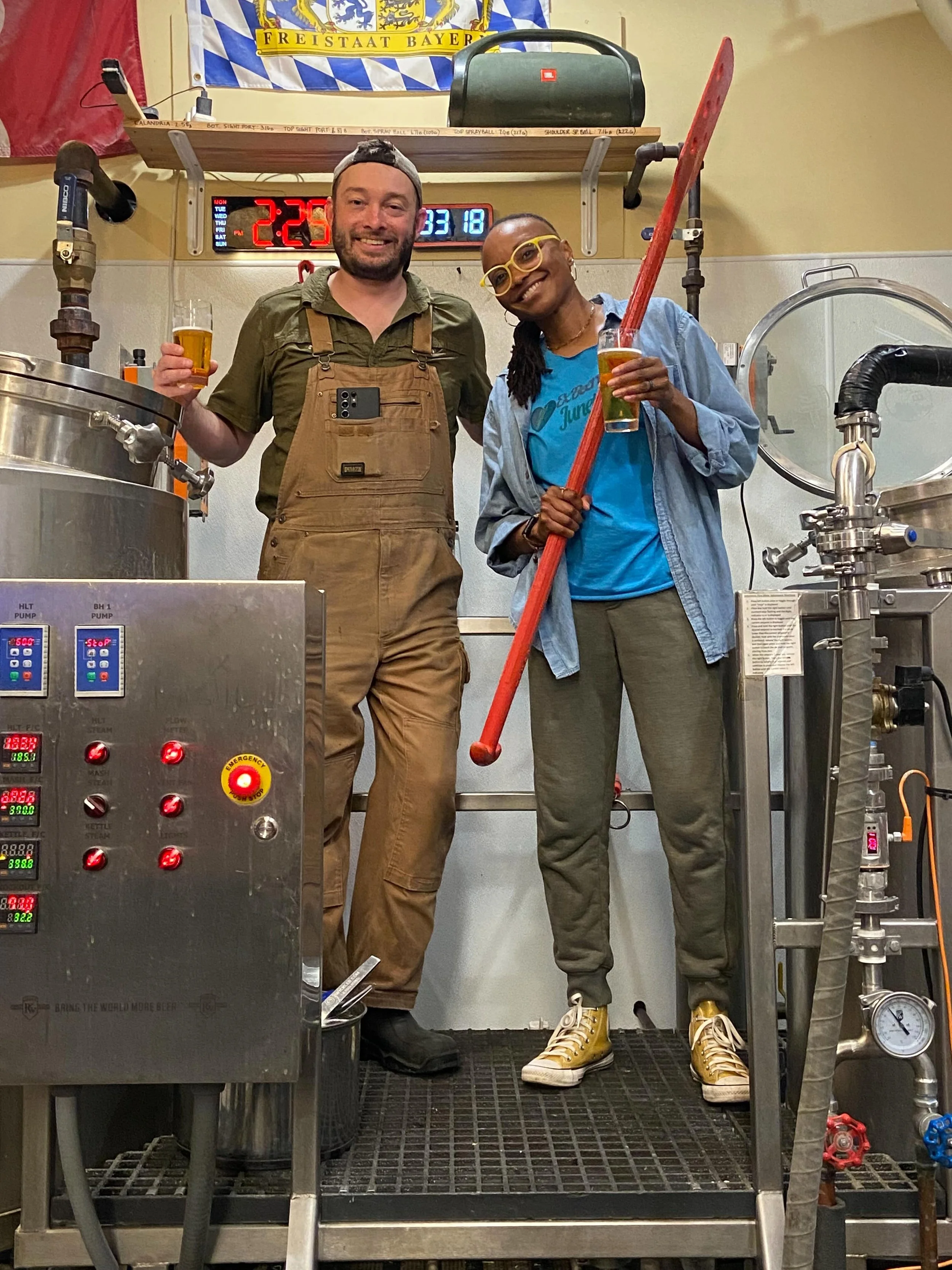 🍻 Meet Vivian Ward, founder of @lovetheexbeerience 

Today we had Vivian in the brewhouse to help brew our Juneteenth Celebration Collab Beer - 4 Seasons of Hoppiness. This year&rsquo;s Juneteenth Collab Beer celebrates the men of 90s R&amp;B, and B