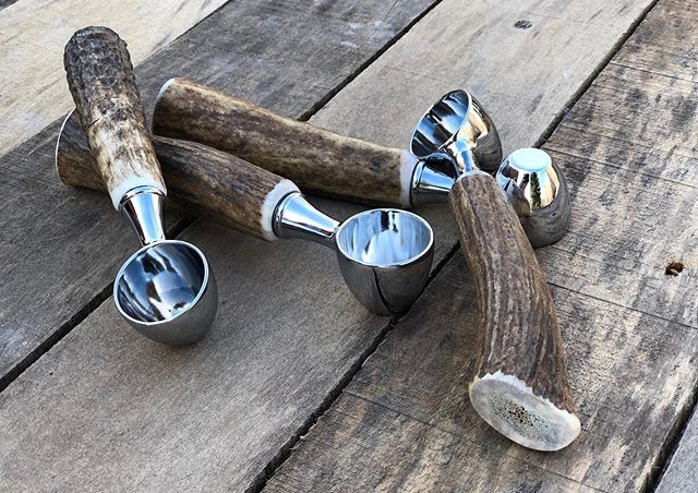 Elk antler coffee scoops restocked and available on Etsy. 
#elkantler #elkantlerhandle #coffeescoop #mountainwestantlerco