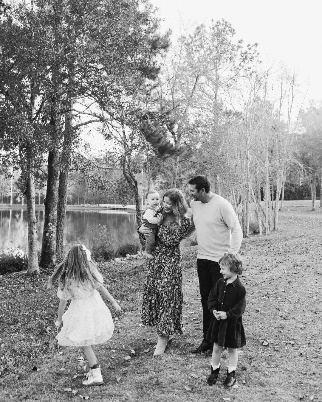 those in-between moments are often my most favorite | family session​​​​​​​​
​​​​​​​​
​​​​​​​​
#shannonjeancolephoto #atlantafamilyphotographer #peachtreecityphotograher #ilfestylefamilysession #ptc #peachtreecityfamilyphotography