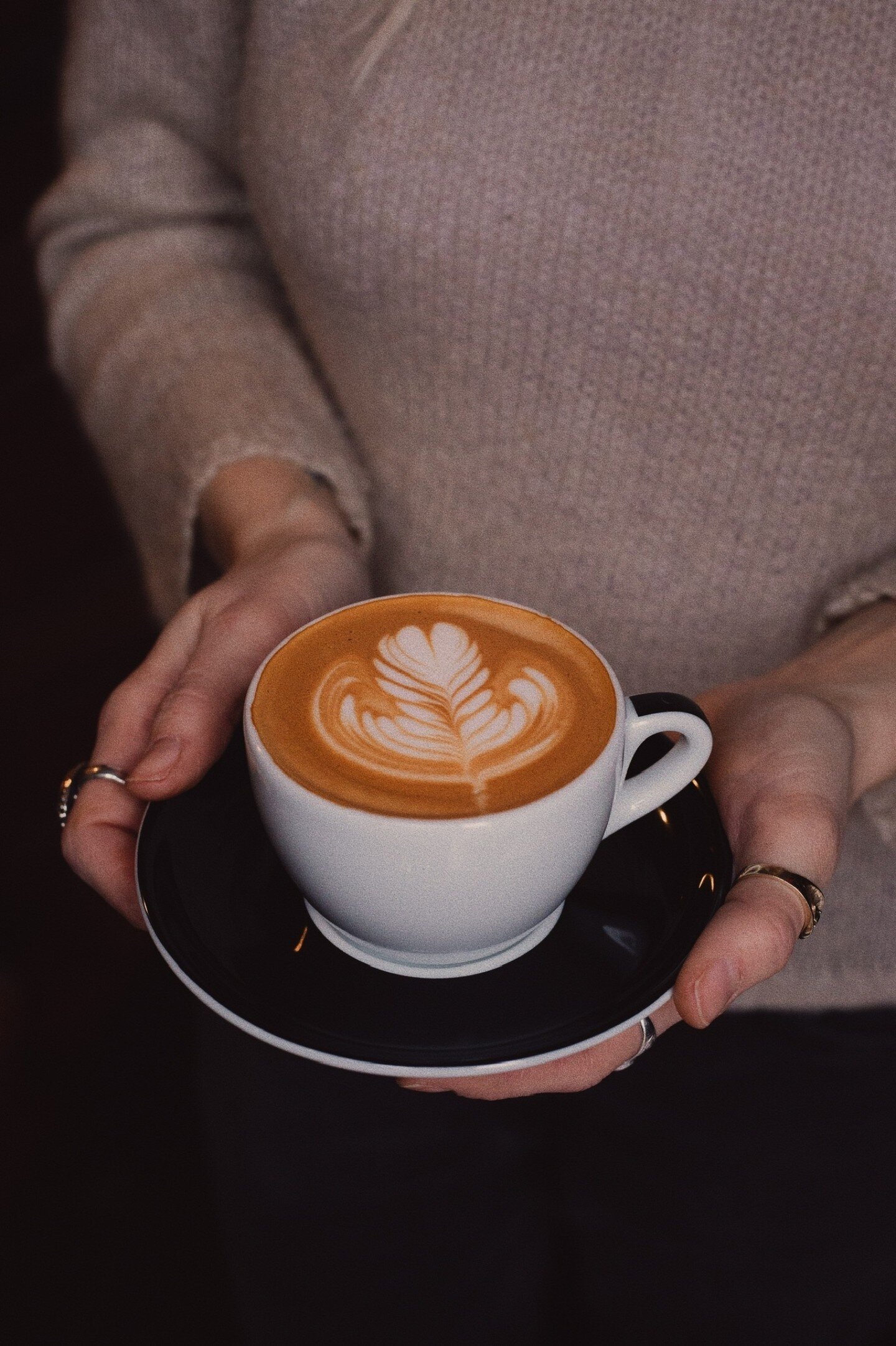 How was January 8 years long but we&rsquo;re already over halfway through February? 
&bull;
Whatever, there is no time. Here&rsquo;s a cappuccino ✌️
📷 @emmacolwellphoto
&bull;
&bull;
&bull;
#latteart #NorthamptonMA #othersidema #westernmass #smithco