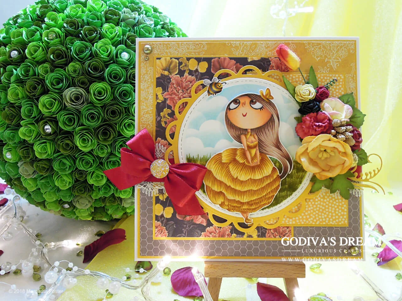 Summer Birthday Card "Sunny Honey" by Godiva's Dream. Beautiful flowers, honey, bee, vibrant colours colours - everything you would expect from a card with a summer vibe! #cardmaking #papercrafting #handmadecard #birthdaycard #stamping