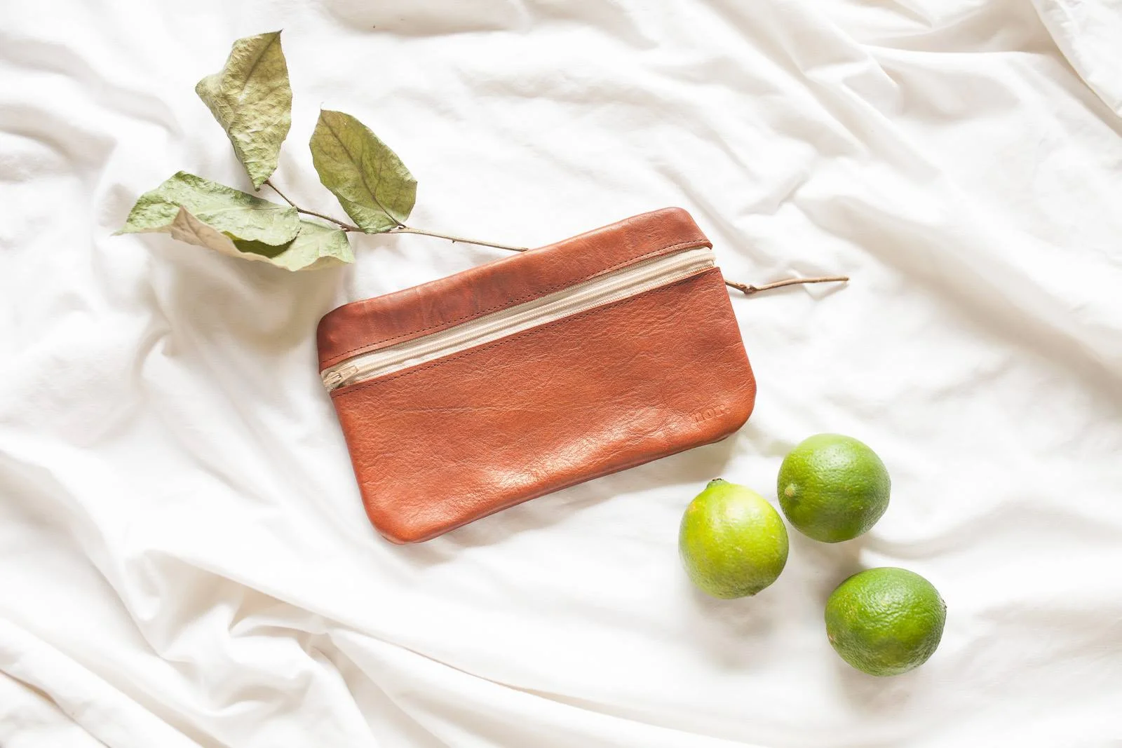 Minimal Zip Fanni | Hand dyed Brown