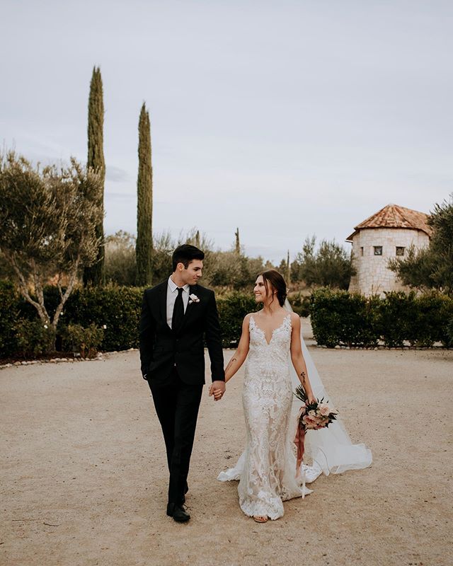 Just sitting here, counting down till Friday when I get to do another shoot with these two! It’s going to be a good one so stay tuned! ✨ ⠀
⠀
PHOTO :: @amber__lynn @kaciejonesphotography ⠀
PLANNING + DESIGN :: @embarkeventdesign⠀
VIDEO :: @forever_rooted_films⠀
FLORAL :: @flourishslo⠀
VENUE :: @allegrettovr⠀
RENTALS :: @allaboutevents @scout_rental_co⠀
DRINKS :: @hautesugarco⠀
INVITATION SUITE :: @afabulousfete⠀
MENUS :: @prairie_and_sage⠀
CAKE :: @autumncakedesign⠀
HAIR :: @gypsyandoaksalon @manes_by_meg⠀
MAKEUP :: @facesalamode (ZORAYDA)⠀