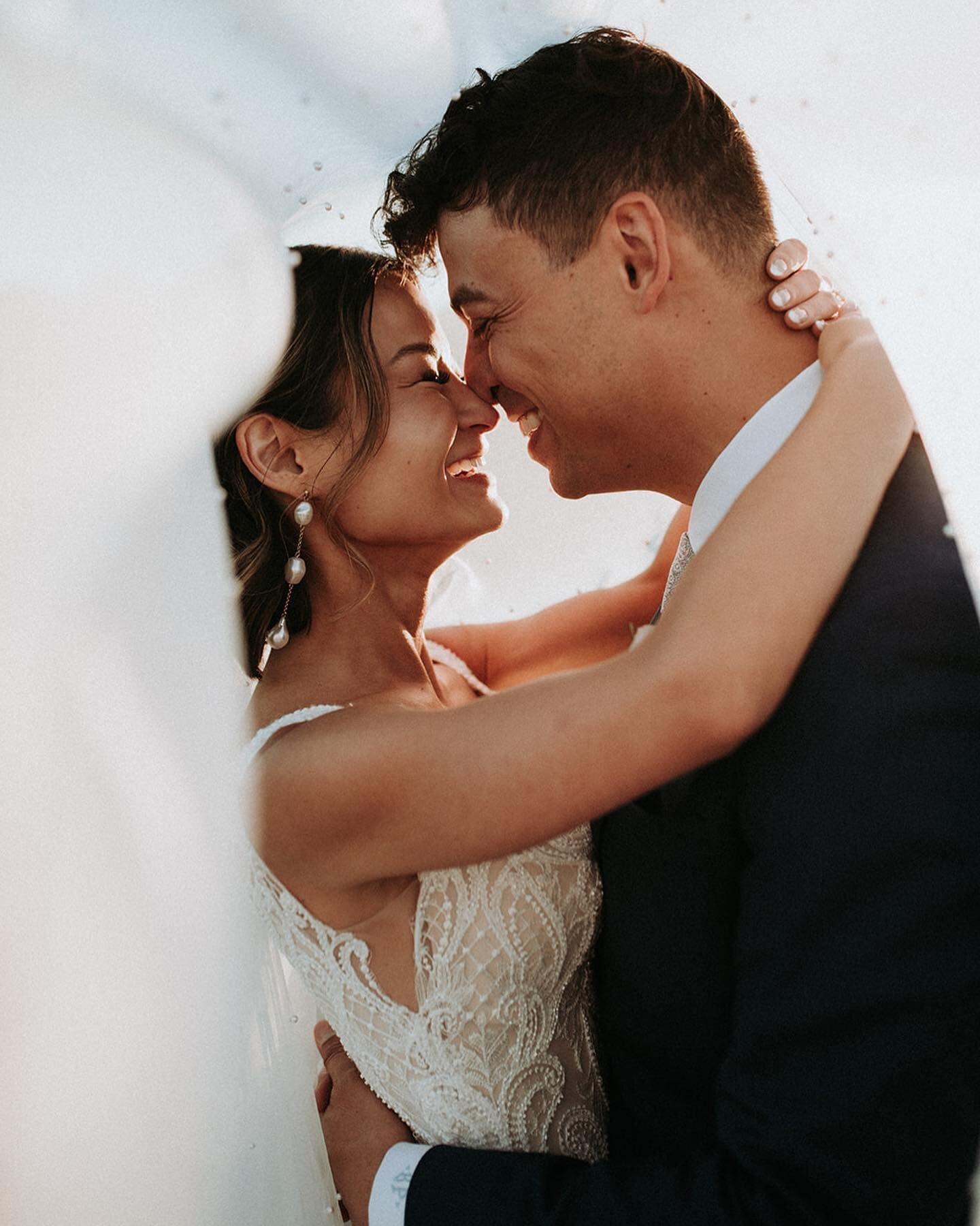 Few faves from Marie &amp; Bernardo&rsquo;s perfect day 🤎

CREATIVES
@amiebrievents 
@kaciejonesphotography 
@toothandnailweddings 
@thequeensbees 
@brookeedelmanfloral 
@brandon_berguia 
@justbakedslo 
@kramerevents