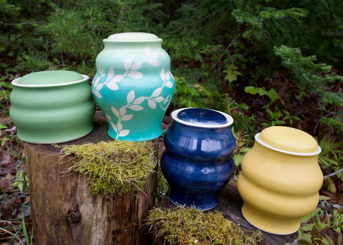 I have been quietly tinkering on my website in spare moments this summer. I&rsquo;ve uploaded a handful of urns &amp; pots that I have available. Reach out with any questions! 

#cremationurn #wheelthrowing #mainemade #ceramics