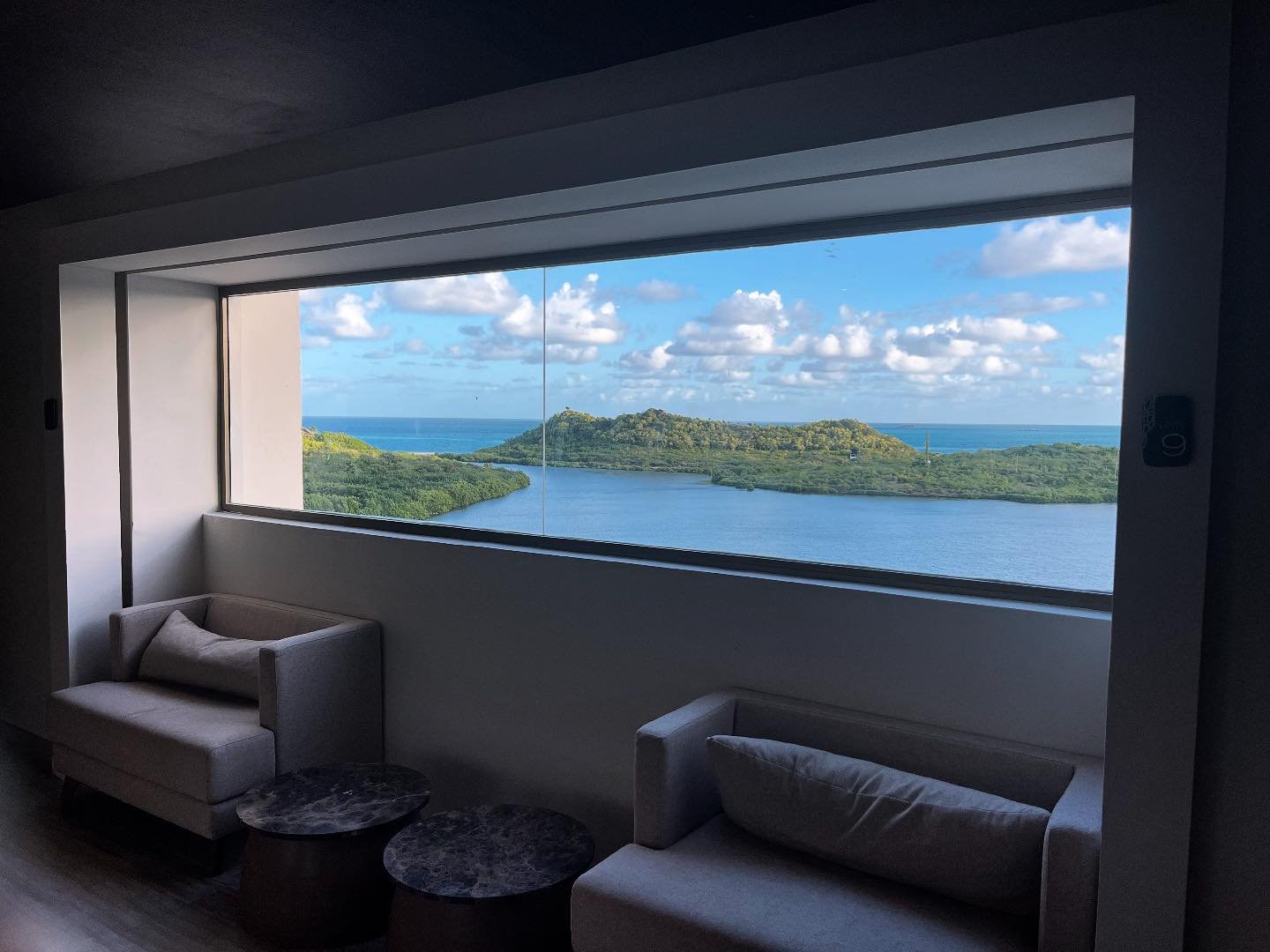 When you travel somewhere new there&rsquo;s a view around every corner&hellip;
#antiguaandbarbuda #honeymoon #honeymoondestination #royaltonantigua