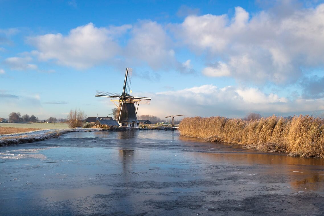 The winter lands of the Netherlands. It&rsquo;s hard to reflect the old masters that painted our landscape so vividly. But sometimes you feel your getting close 

#mastersatwork #paintingoftheday #paint #landscapephotography