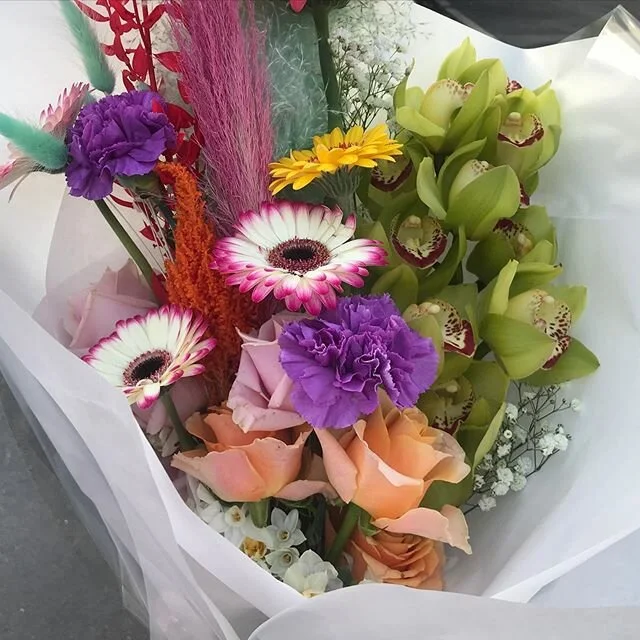 Here&rsquo;s a serotonin inducing pic to lighten up the feed. These were the loveliest of @zwrflwr bouquets for a special friend of mine&rsquo;s bday 🤍