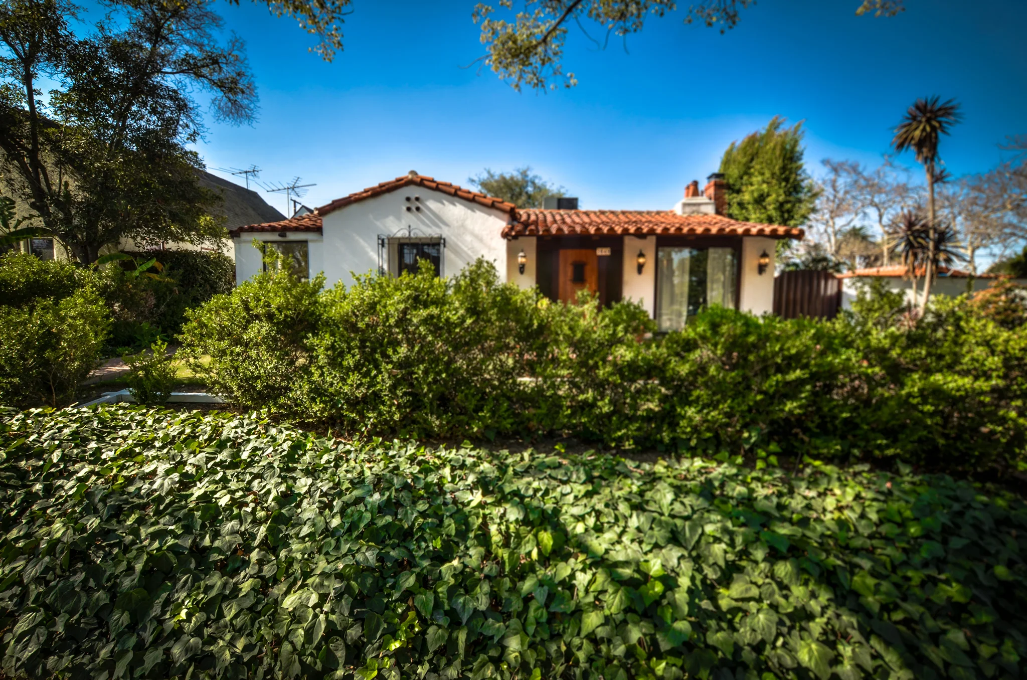 HouseFrontb-2.jpg