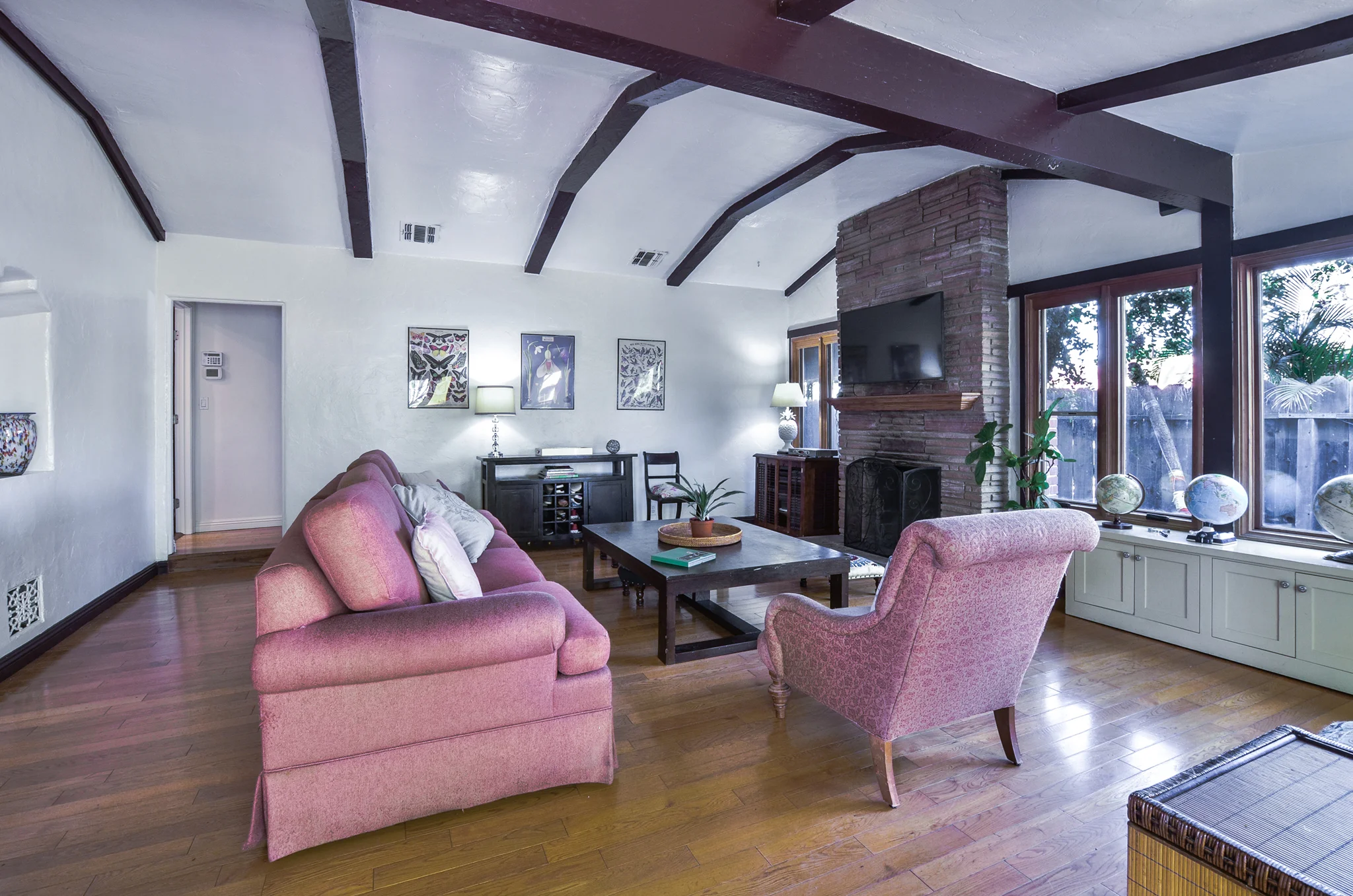 LivingRoom-4.jpg