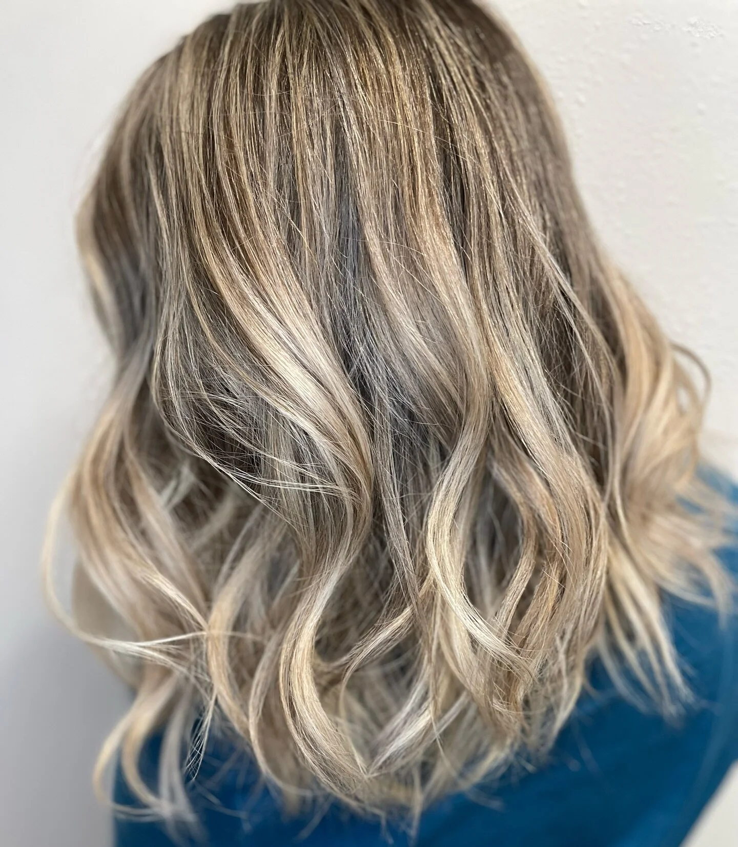 Custom blonding by Sarah.  @treosalonsarah 
.
.
.
#westseattlesalon #seattlesalon #organicsalon #sustainablesalon #plasticfreesalon #cleanairsalon