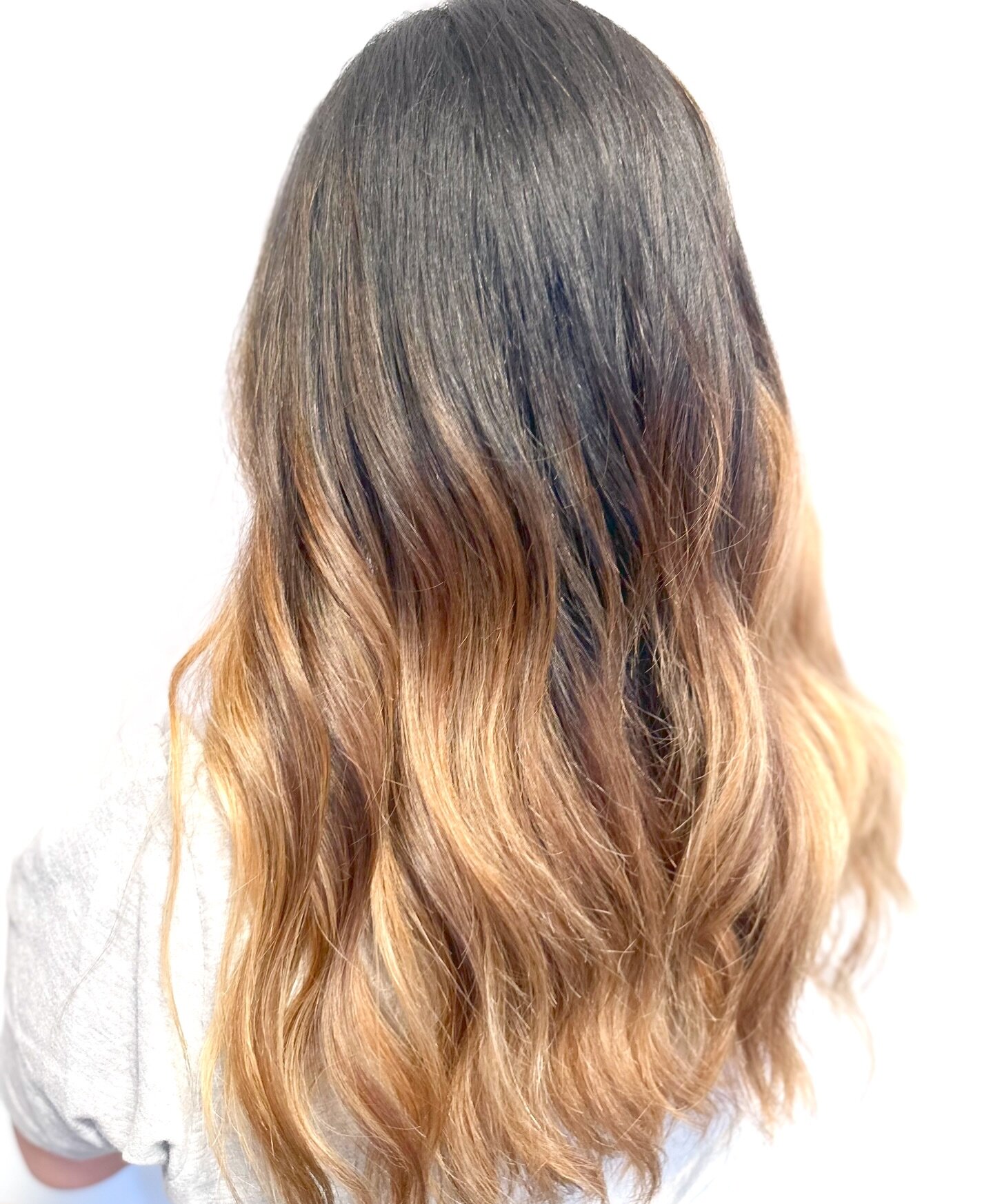 Beautiful ombr&eacute; from Kyung. @_hairapy_by_kyung_ 
.
.
.
#lowtoxhaircolor #lowtoxliving #sustainablesalon #greensalon #ecofriendlyproducts