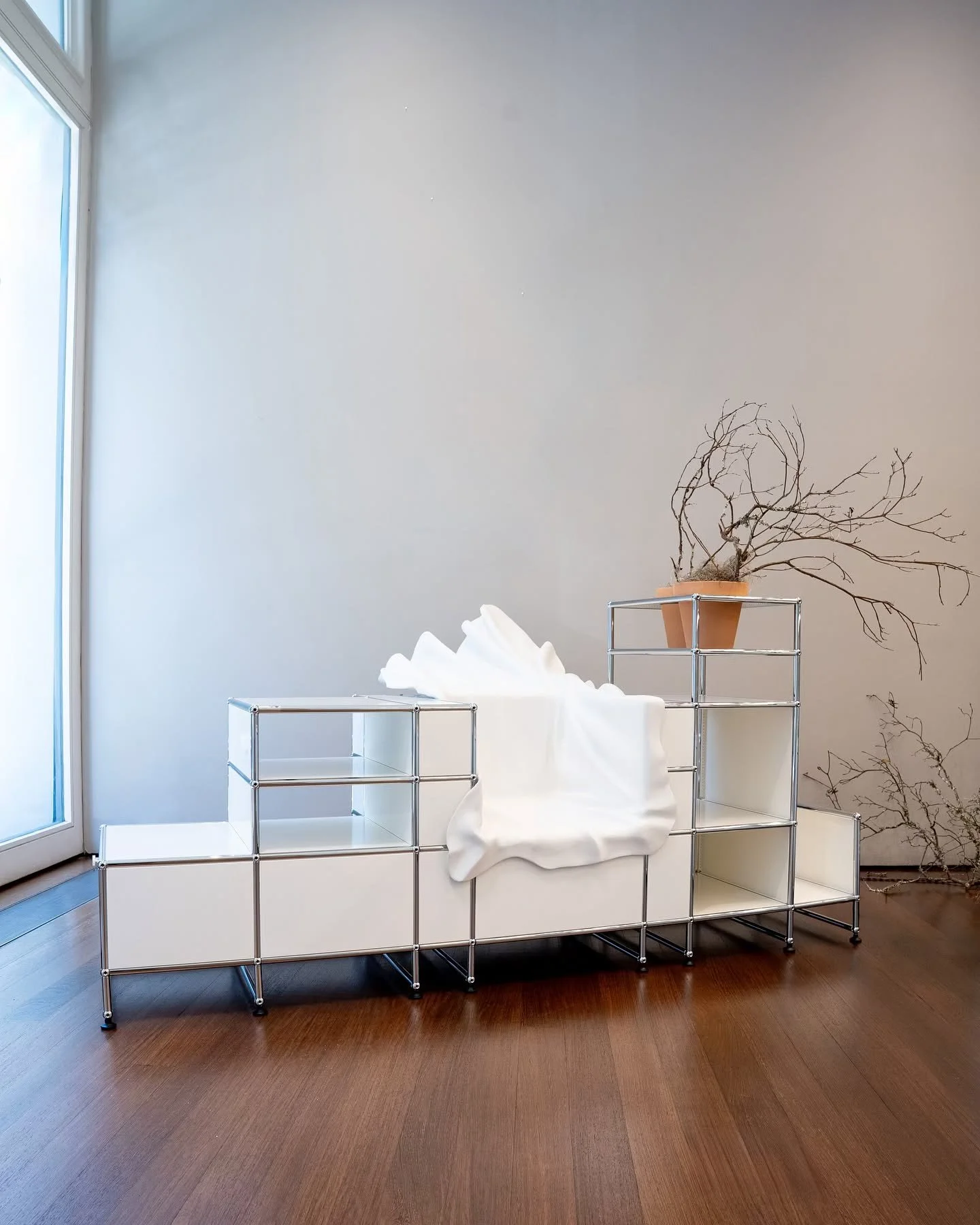 @danielarsham for &lsquo;GONE&rsquo; at @usmmodularfurniture
On view through November 2, 2024. For inquiries: info@roosi.org

Unveiled publicly in NYC for the first time under Roosi&rsquo;s curation for &lsquo;GONE&rsquo; at USM, @danielarsham&rsquo;