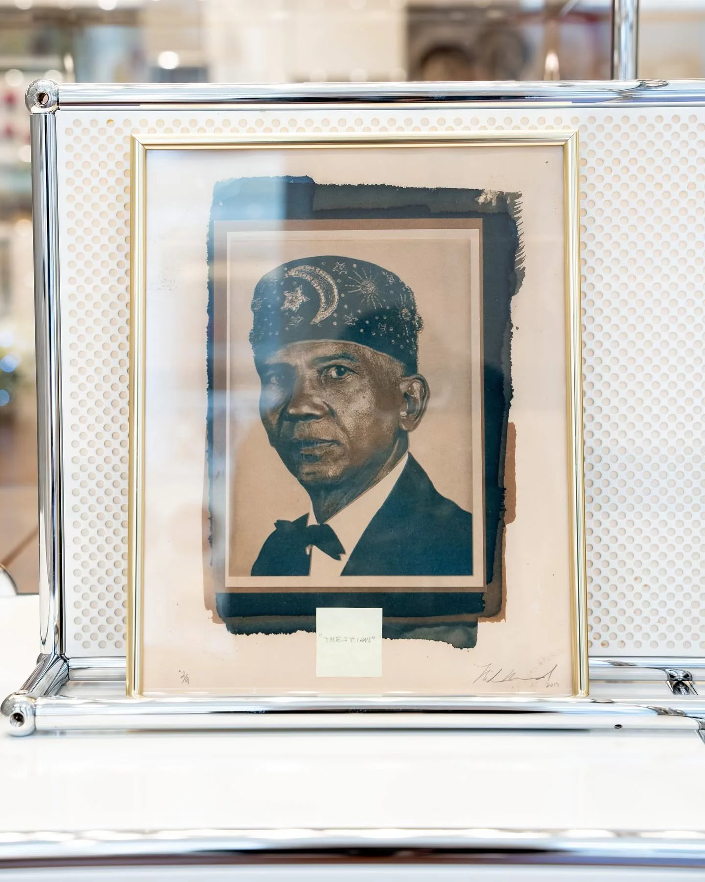 @honorablemohammed for &lsquo;GONE&rsquo; at @usmmodularfurniture

On view through November 2, 2024. For inquiries: info@roosi.org
 
@honorablemohammed&rsquo;s &lsquo;Thespian&rsquo; for &lsquo;GONE&rsquo; vividly portrays Al Freeman Jr. as Elijah Mu