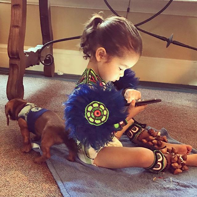 Can't get any cuter than this! ❤️ #puppiesandbabies #puppy #nativebaby #mexika #dauchshound #MyLittleNephew