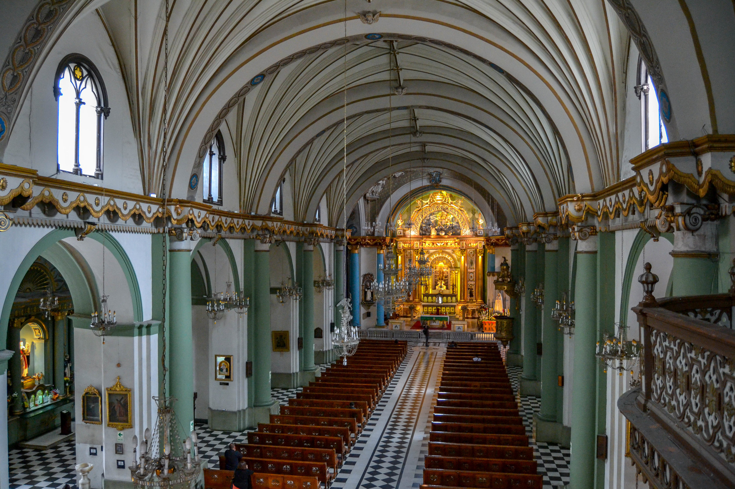 Nave of Church of Santo Domingo.jpg