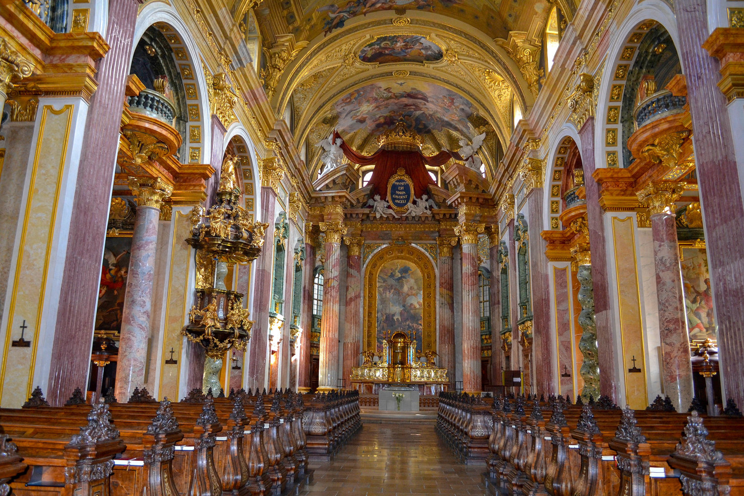 Jesuitenkirche+Vienna+Interior.jpg