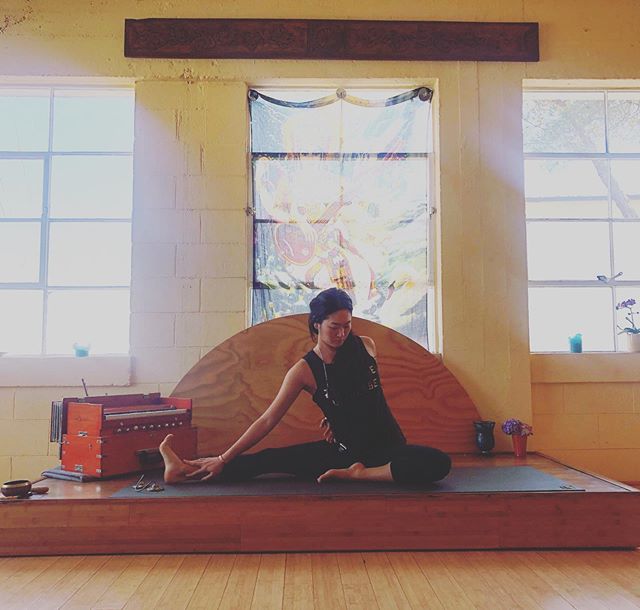 Public classes every Sunday, Monday and Wednesday in Santa Cruz 🌊🌈💎⚡️ .
.

Sunday 10:30 am - West Cliff Yoga (across the street from new leaf 🍃 on the west siiide of Santa Cruz) 
_

Monday 6:15 pm - Ease Mountain Yoga 
_
Wednesday 5:30 pm - West 