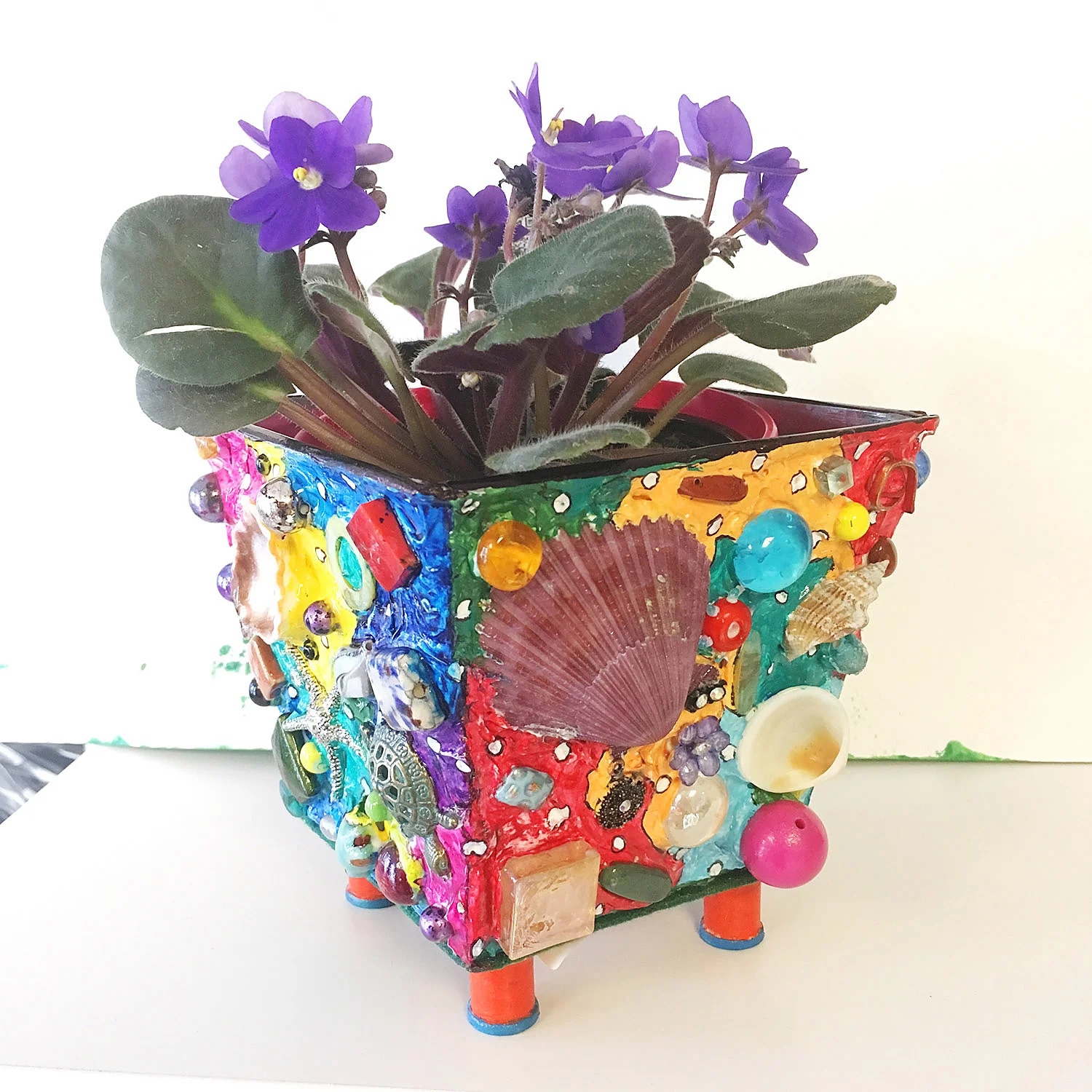 Tin Planter Red Feet 