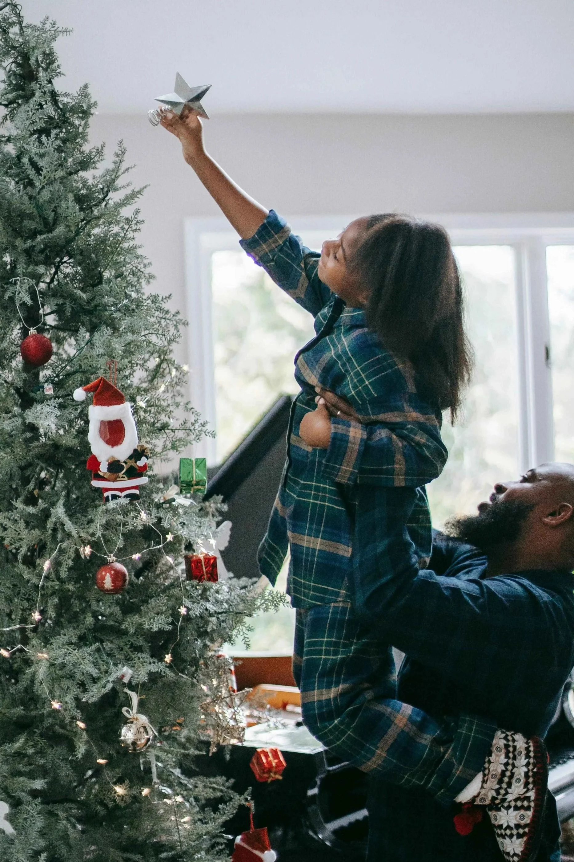 Family working with a NYC grief therapist for holiday grief