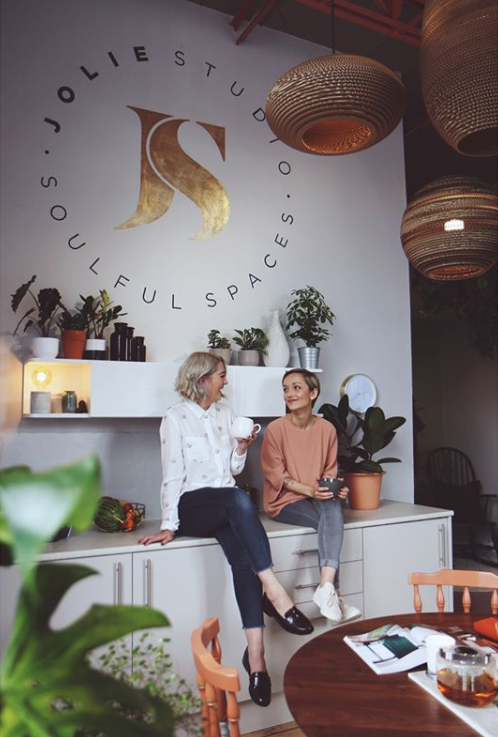 Jolie Studio - Franky (L), Chloé (R)