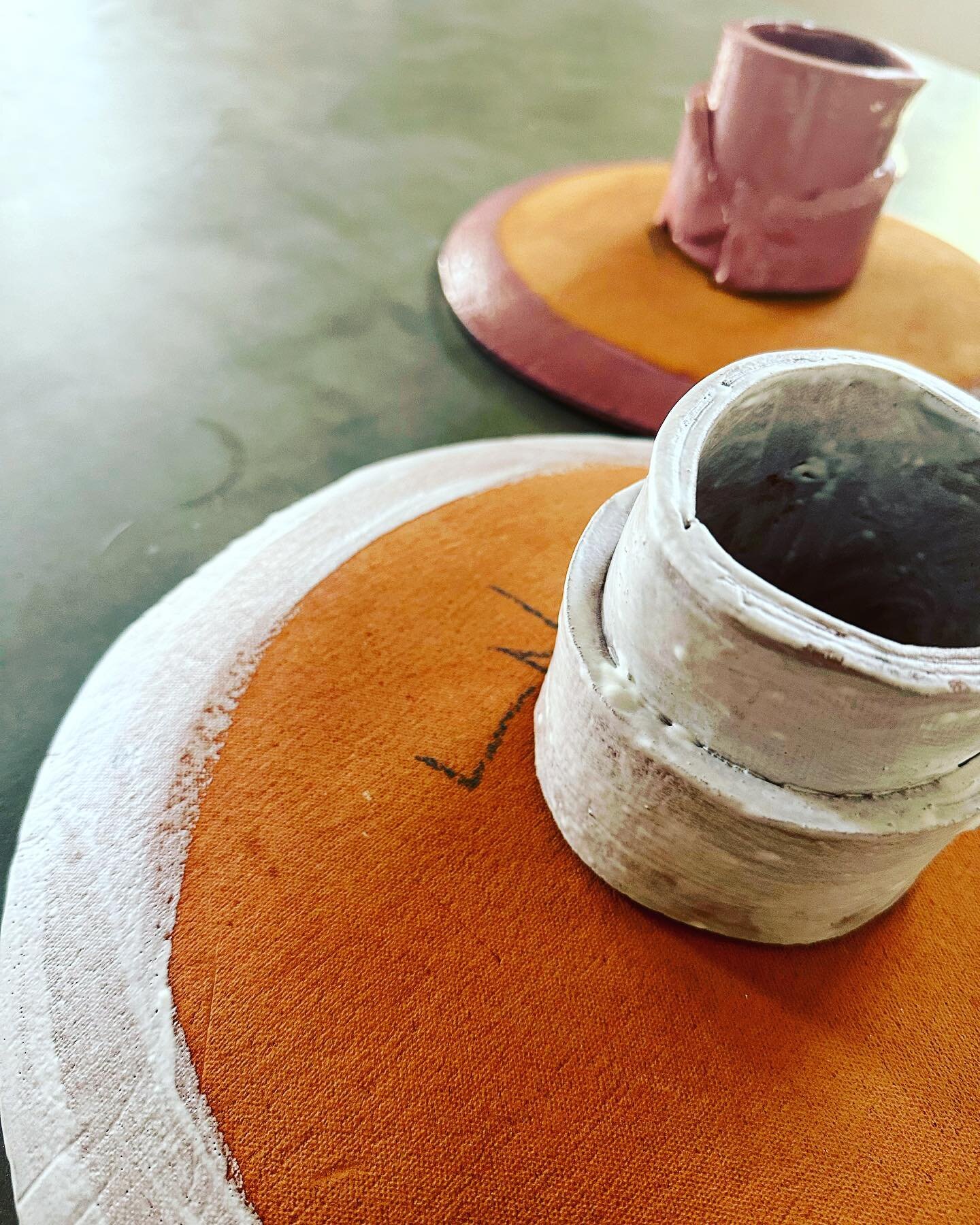 what lies underneath 👁️ 
#cakestands
#functionalart
#ceramics