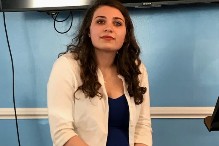 Olivia answering audience questions following her show.