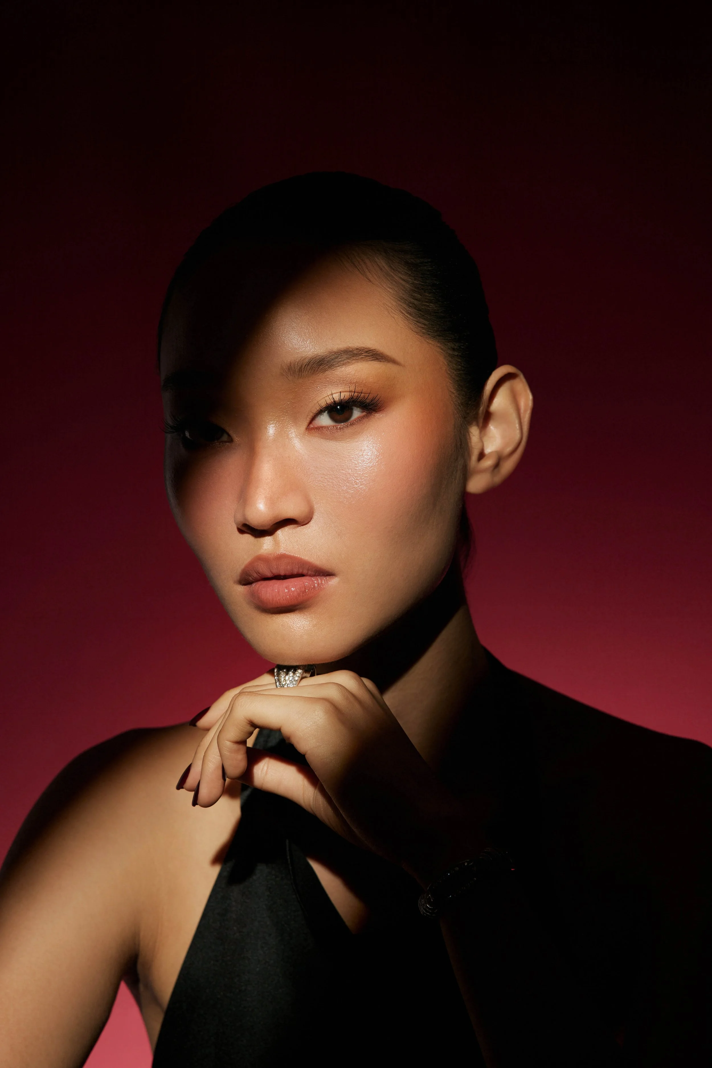PatrickTa_Eyeshadow_June_S22_Jiwon_Sweet_Vanilla_Chai_Evergreen_4385.jpg