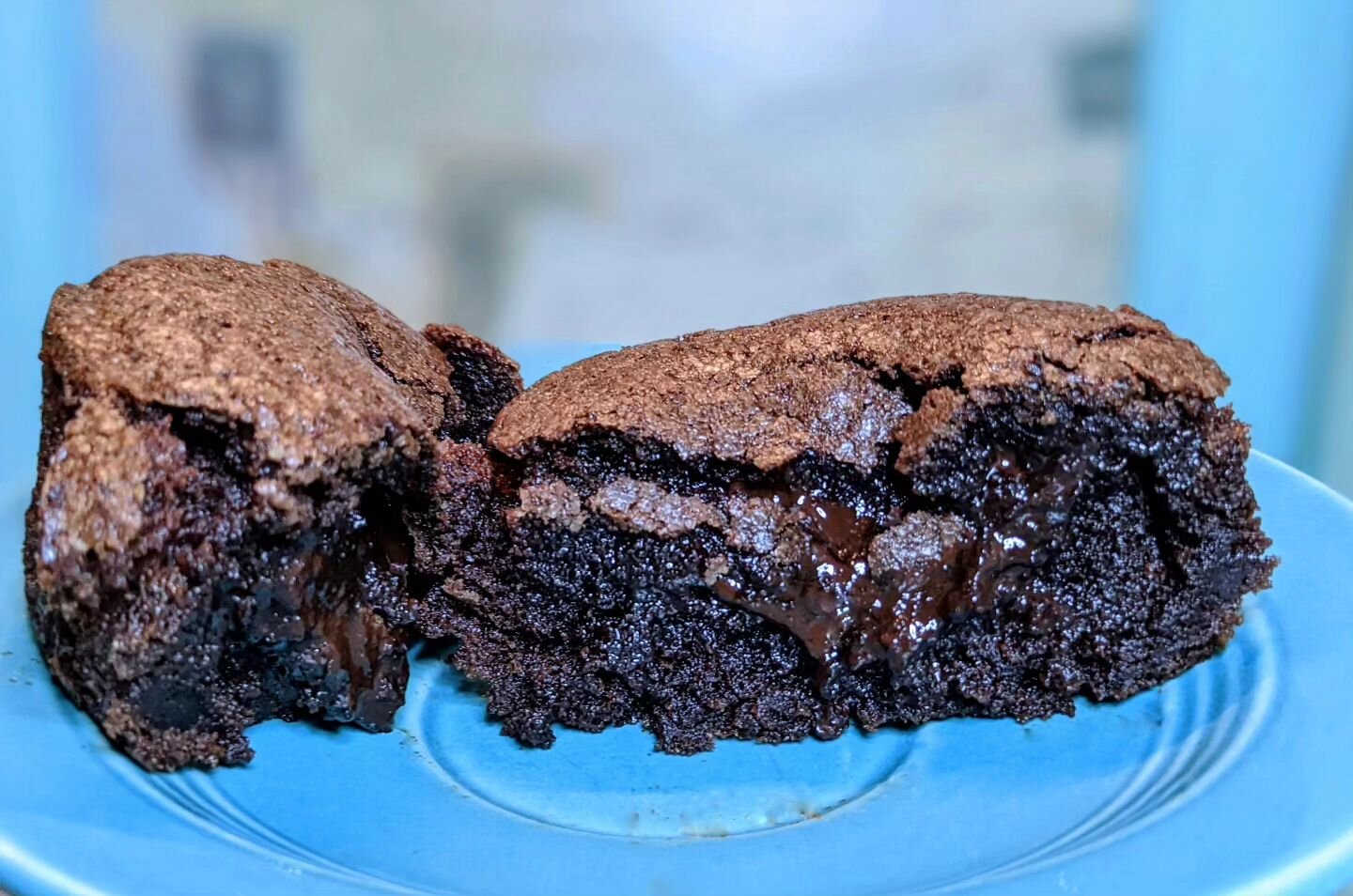 Demonstrated a Lava Cake hack using @ottosnaturals brownies for my Confections of a Chocoholic class at the #SMC #JanTerm class.

- - - - - - - - - - - - - - - - - - - - - - -
#glutenfreelavacakes #glutenfreesnack #SCDfriendly #vegan #paleofriendly #