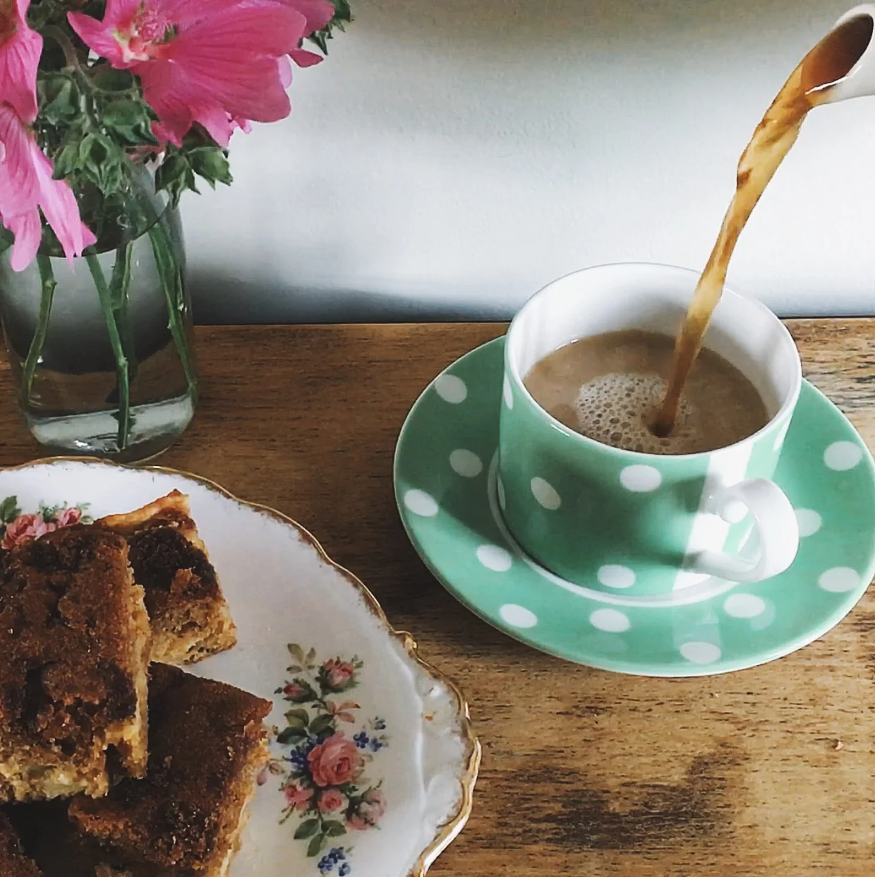 How To Make a Sticky Apple Traybake