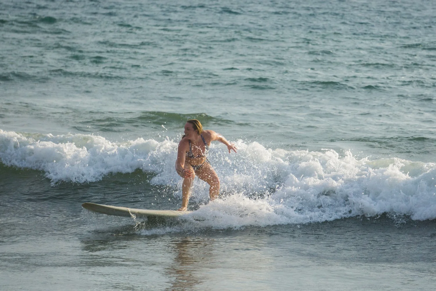 Rachael Kershaw surfing in front of Capitán Suizo / Photo: Ana Rodríguez Oropeza