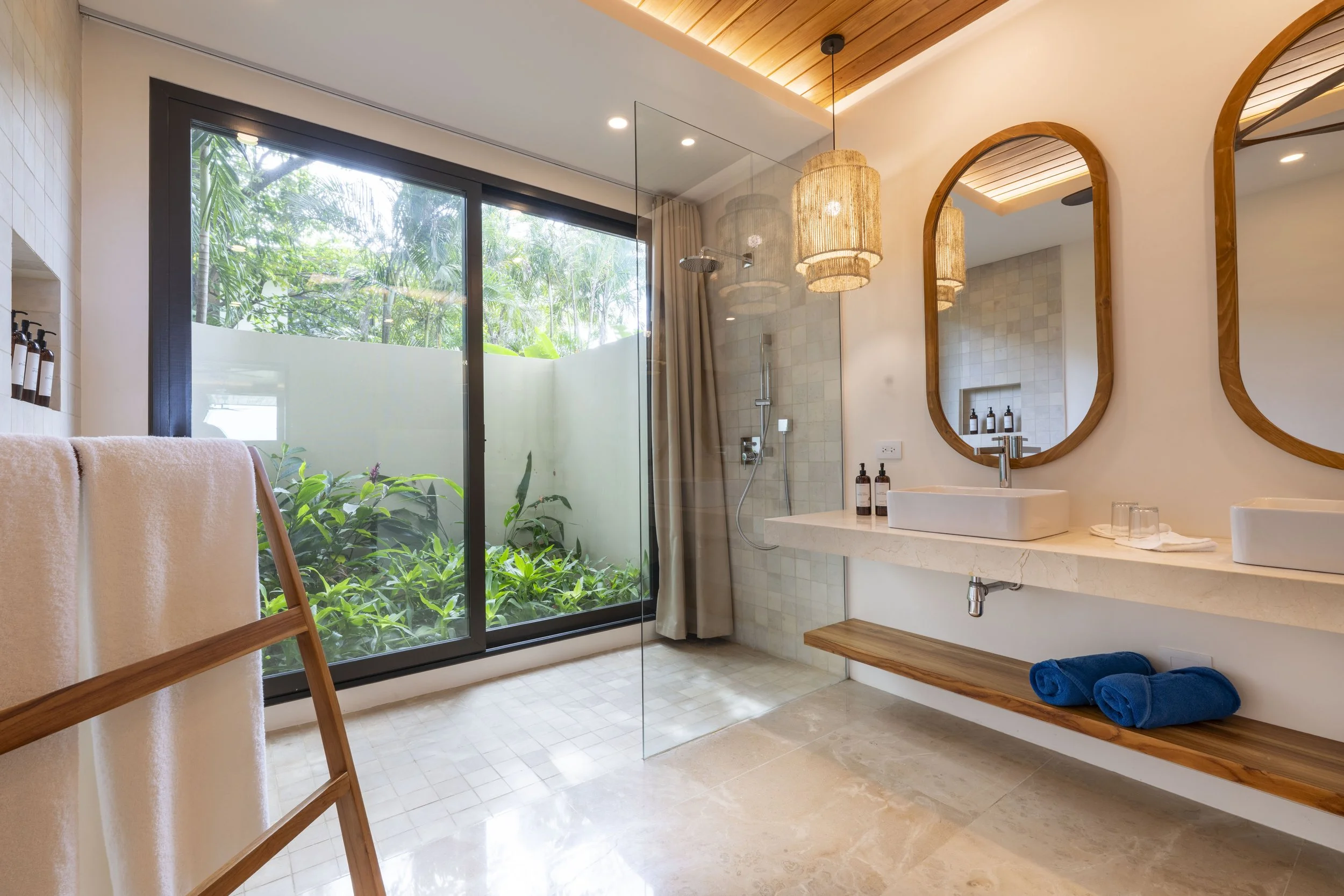 Beachfront Suite Terrace_6.jpg