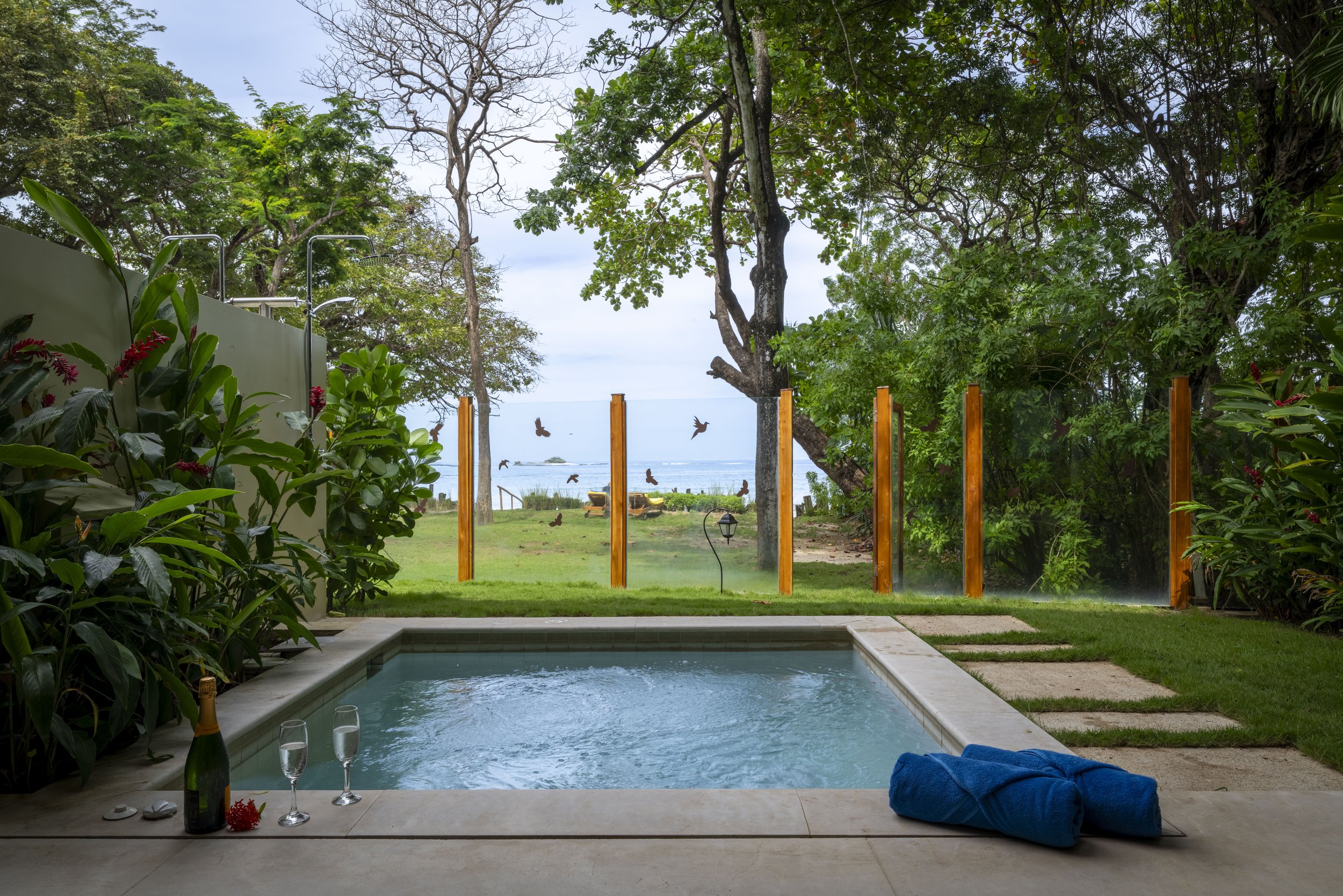 Beachfront Suite Terrace_8.jpg