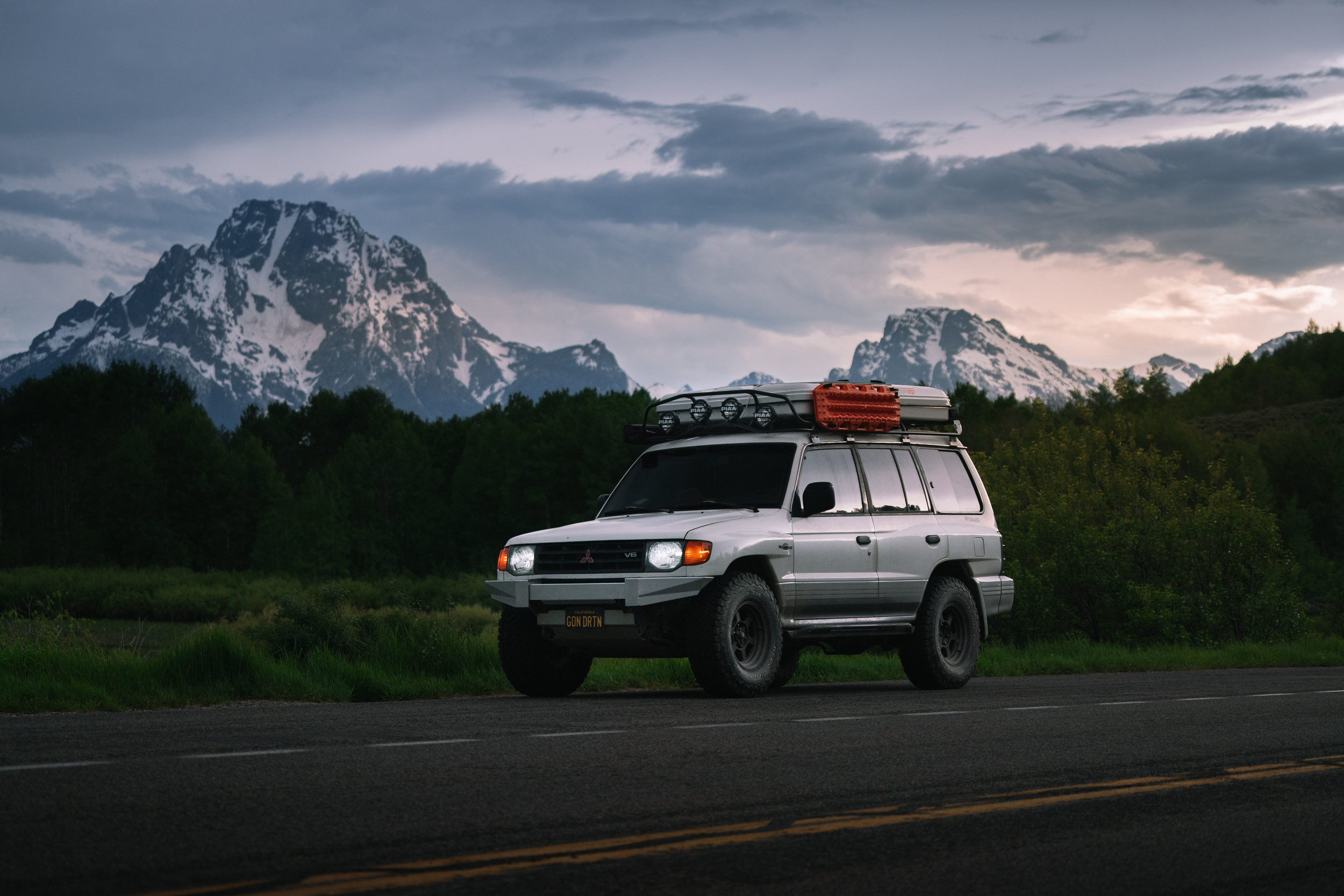 Montero_Pajero_Heavy_Duty_Voyager_Roof_Rack.jpg